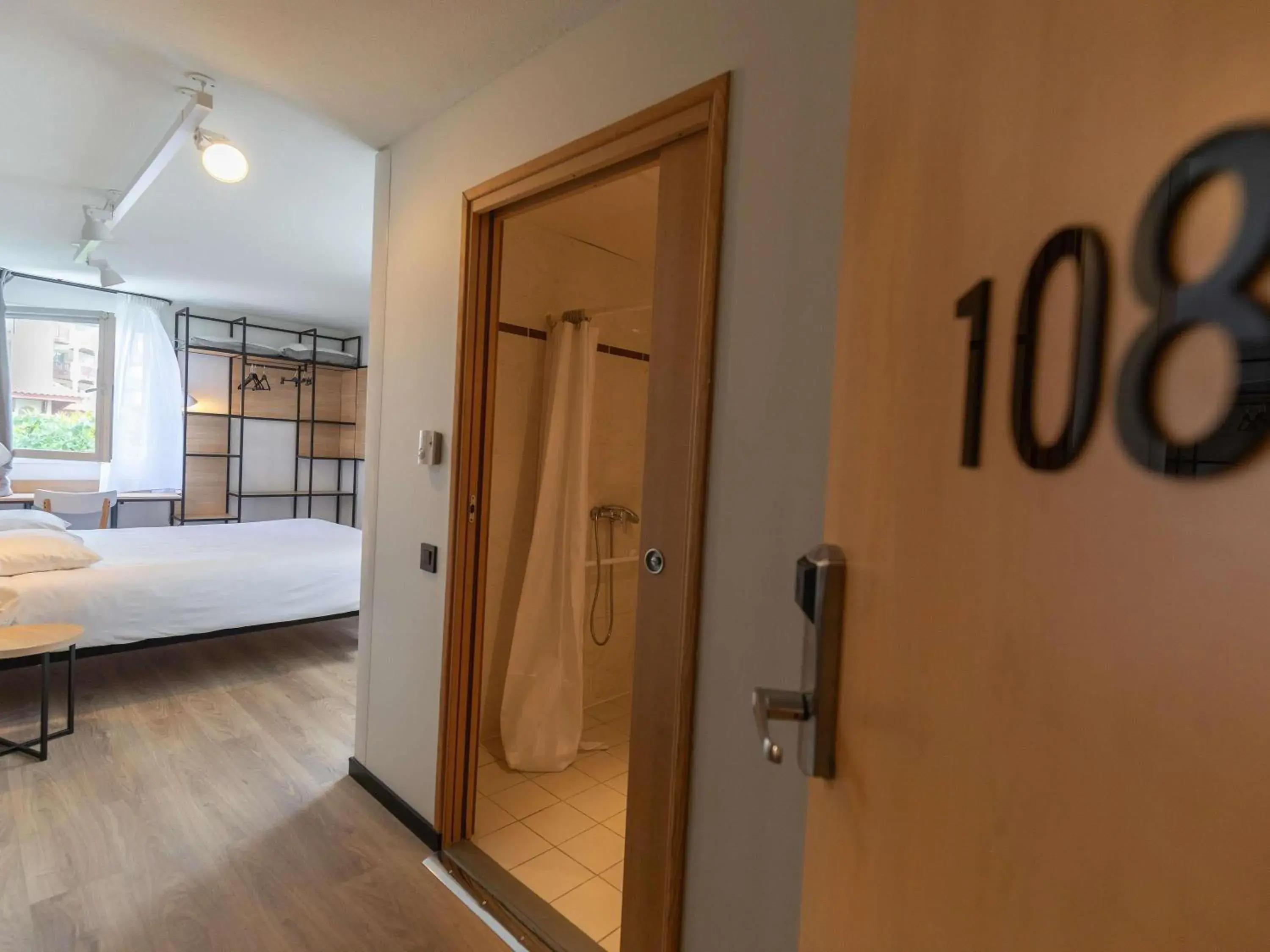 Bedroom, Bed in ibis Ciboure Saint-Jean-de-Luz Bedroom, Bed in ibis Ciboure Saint-Jean-de-Luz