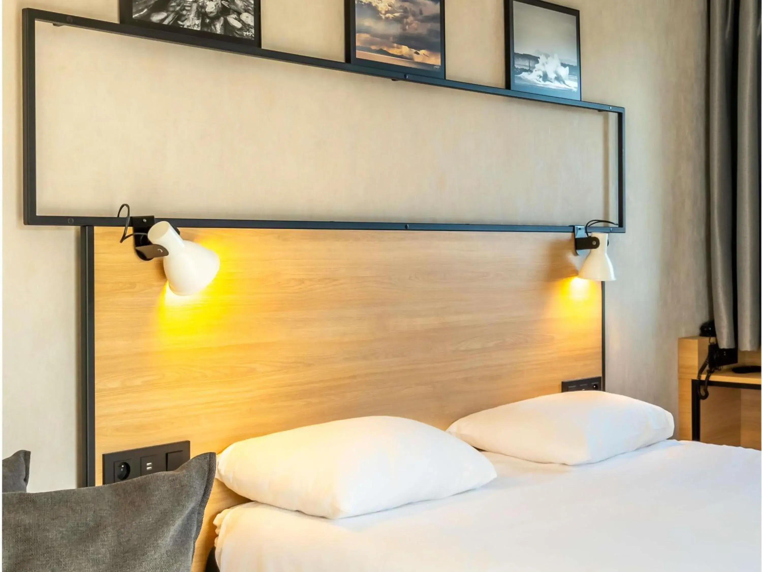 Bedroom, Bed in ibis Ciboure Saint-Jean-de-Luz Bedroom, Bed in ibis Ciboure Saint-Jean-de-Luz