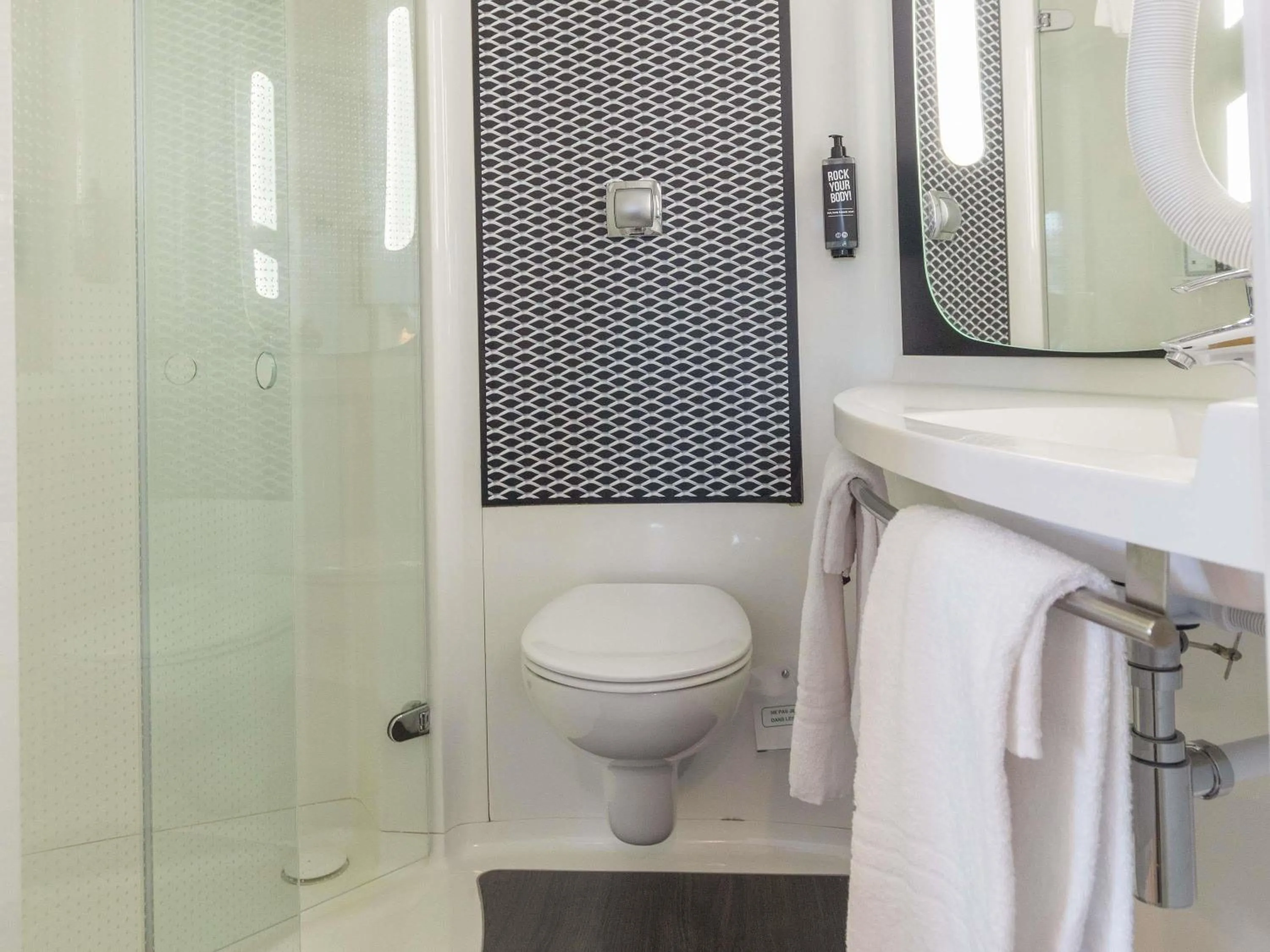 Bedroom in ibis Ciboure Saint-Jean-de-Luz