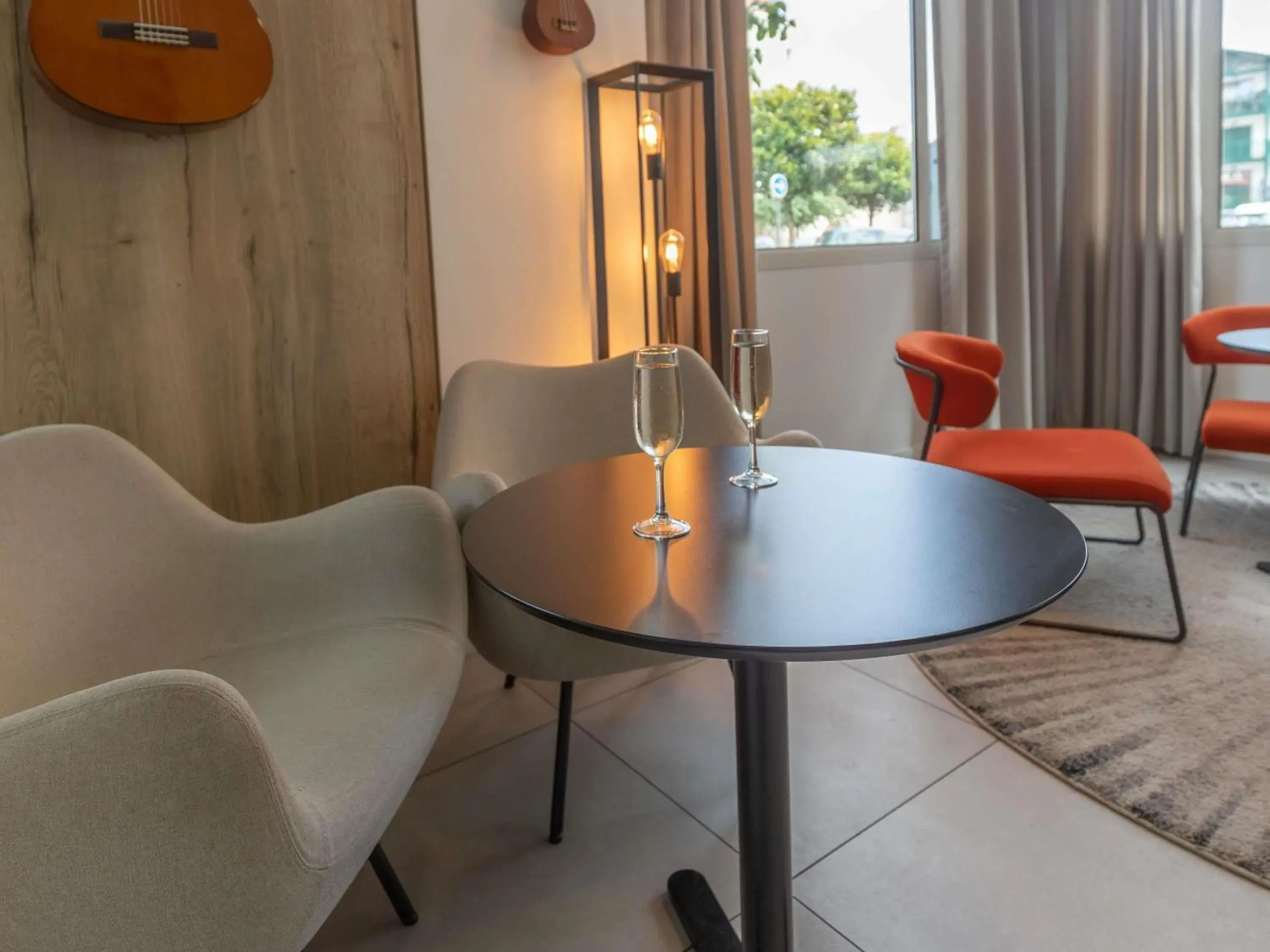 Lounge or bar in ibis Ciboure Saint-Jean-de-Luz Lounge or bar in ibis Ciboure Saint-Jean-de-Luz