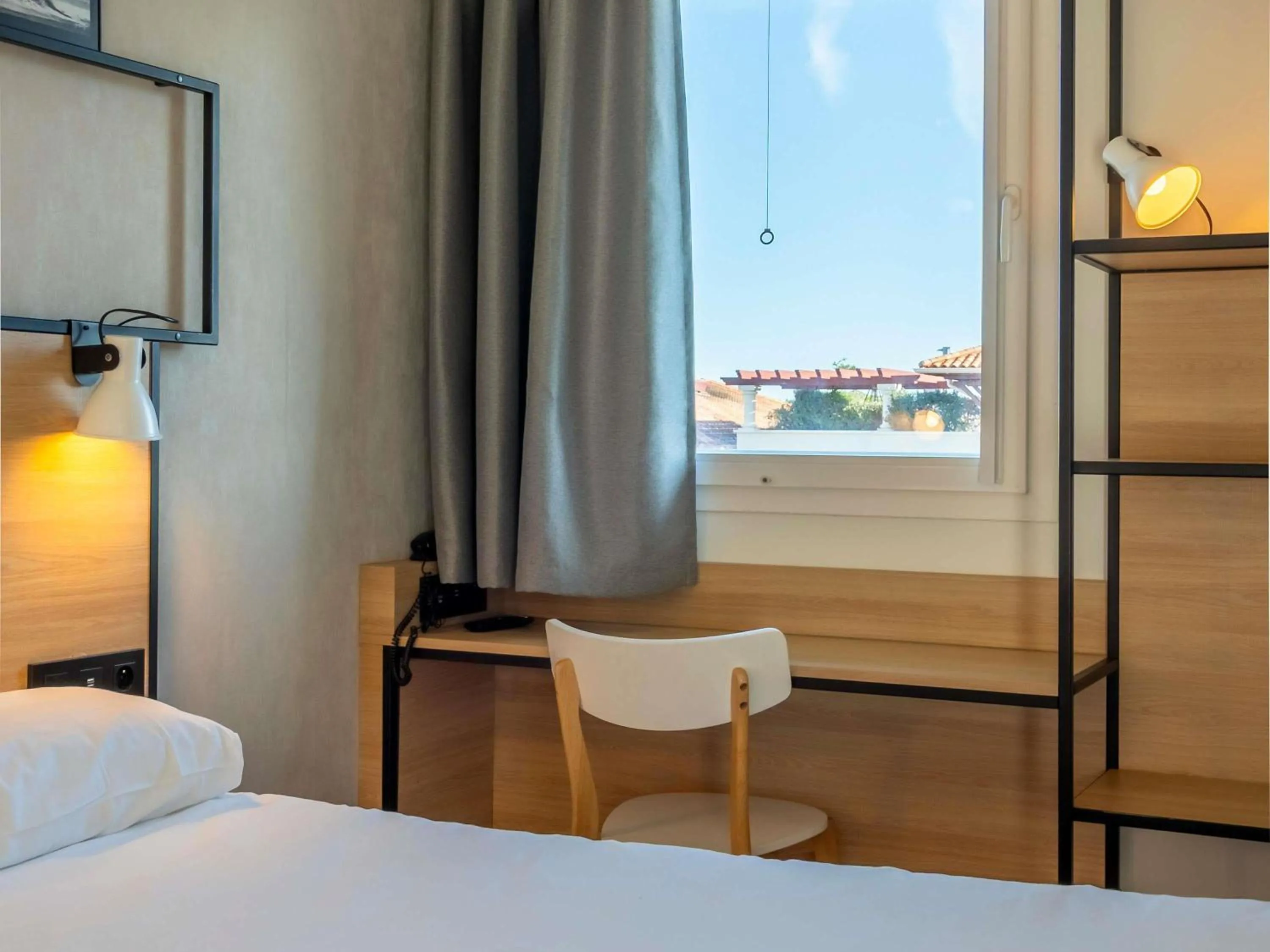 Bedroom, Bed in ibis Ciboure Saint-Jean-de-Luz