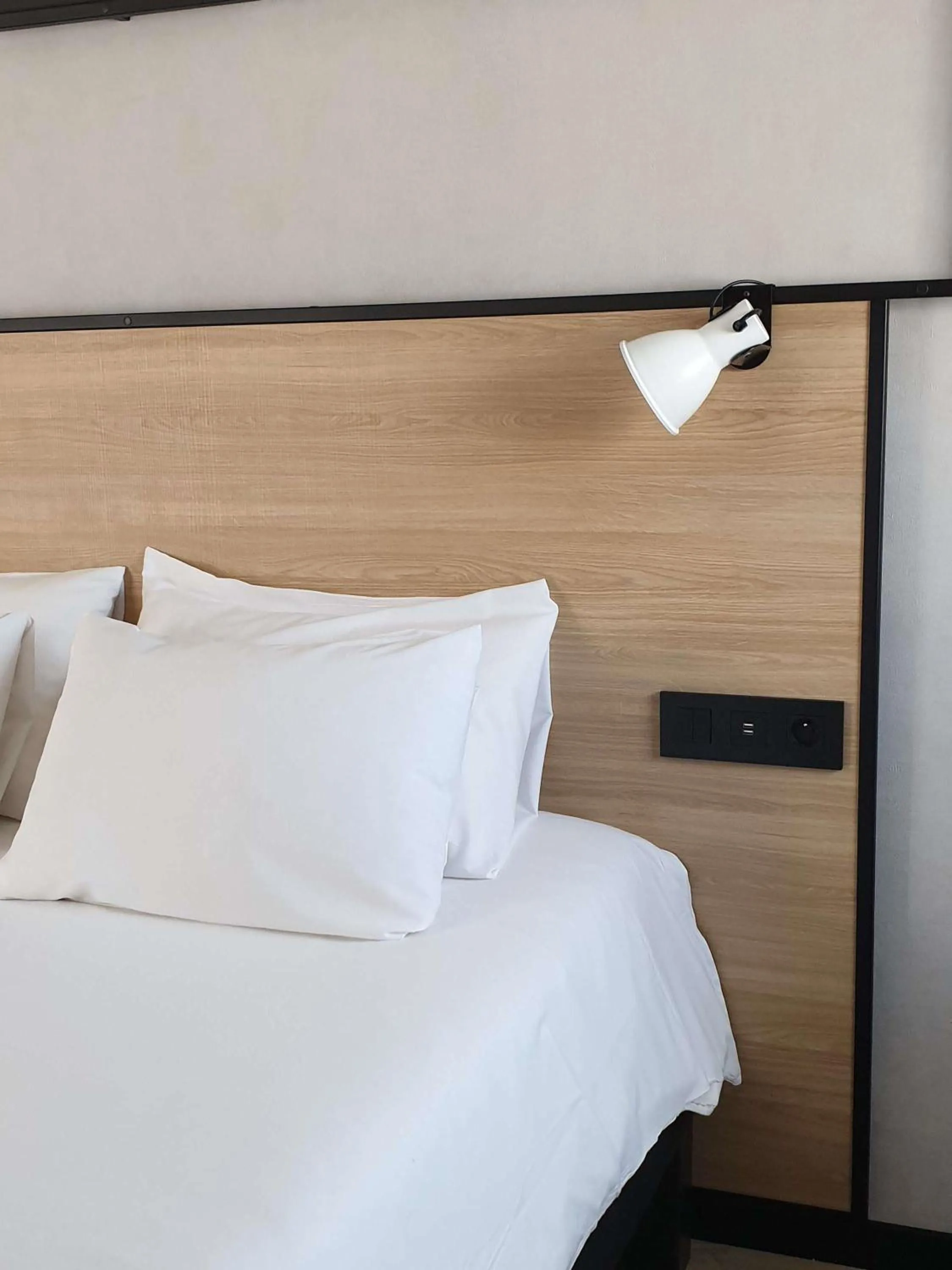 Bedroom, Bed in ibis Ciboure Saint-Jean-de-Luz