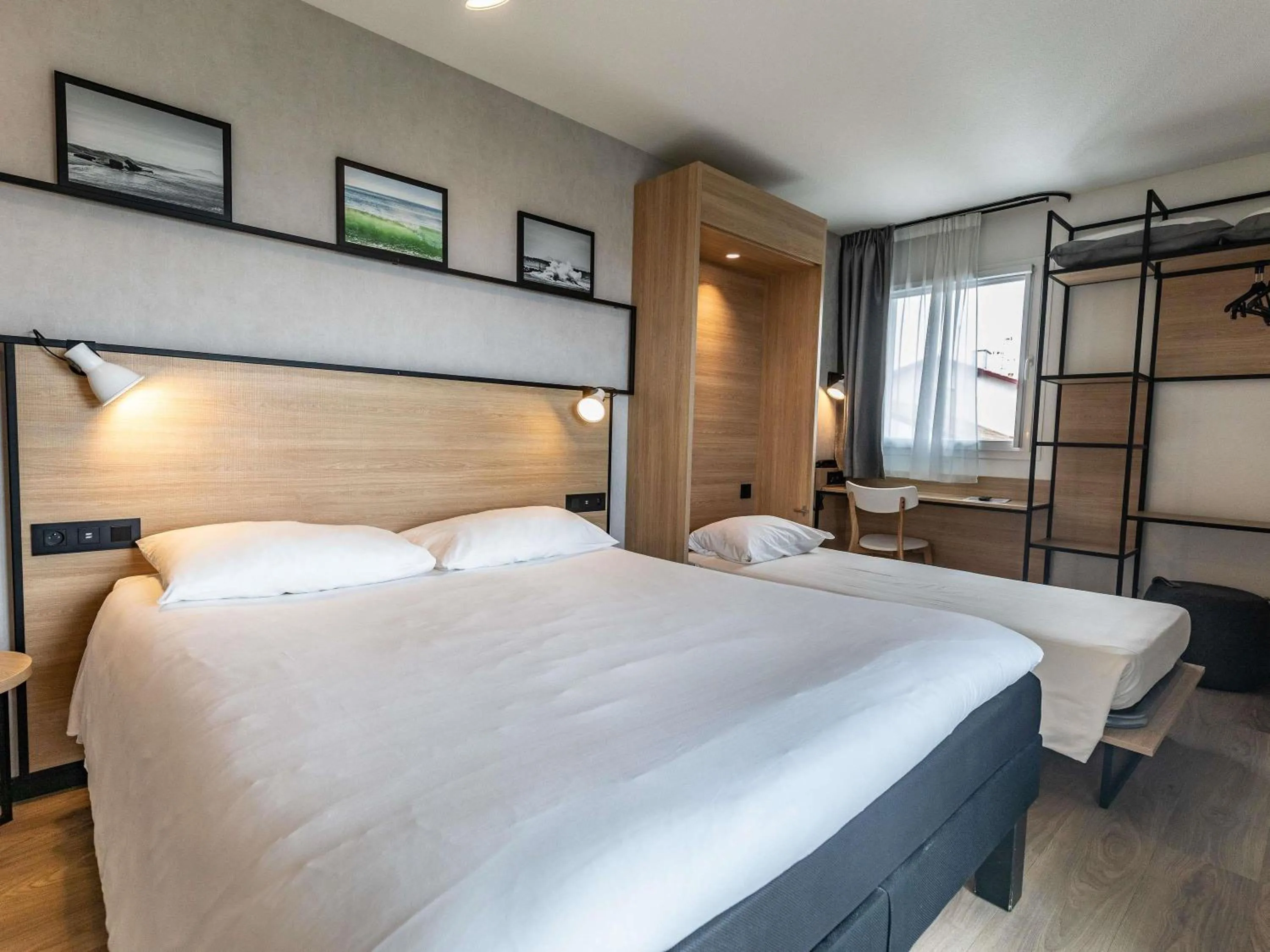 Bedroom, Bed in ibis Ciboure Saint-Jean-de-Luz