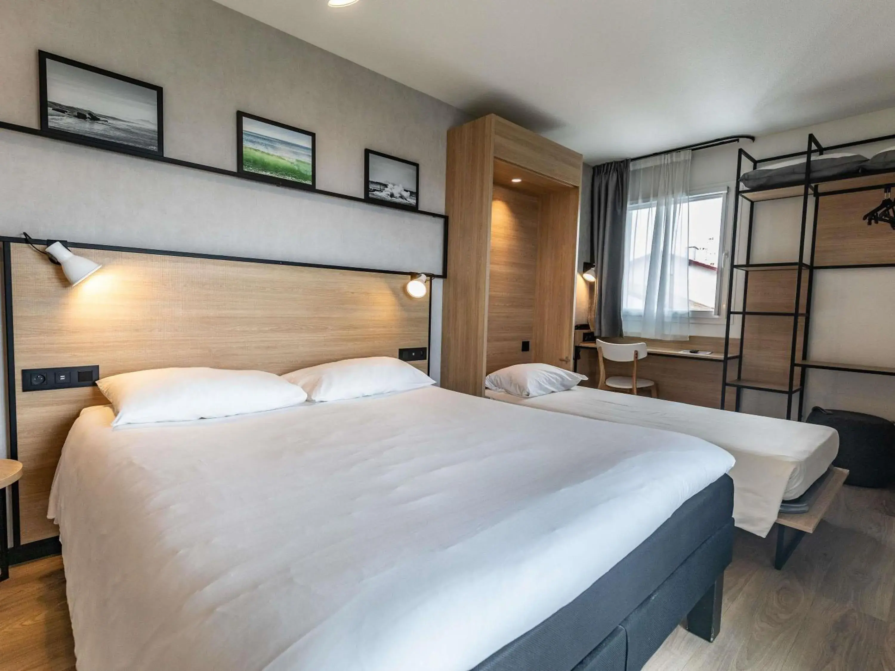 Bedroom, Bed in ibis Ciboure Saint-Jean-de-Luz Bedroom, Bed in ibis Ciboure Saint-Jean-de-Luz
