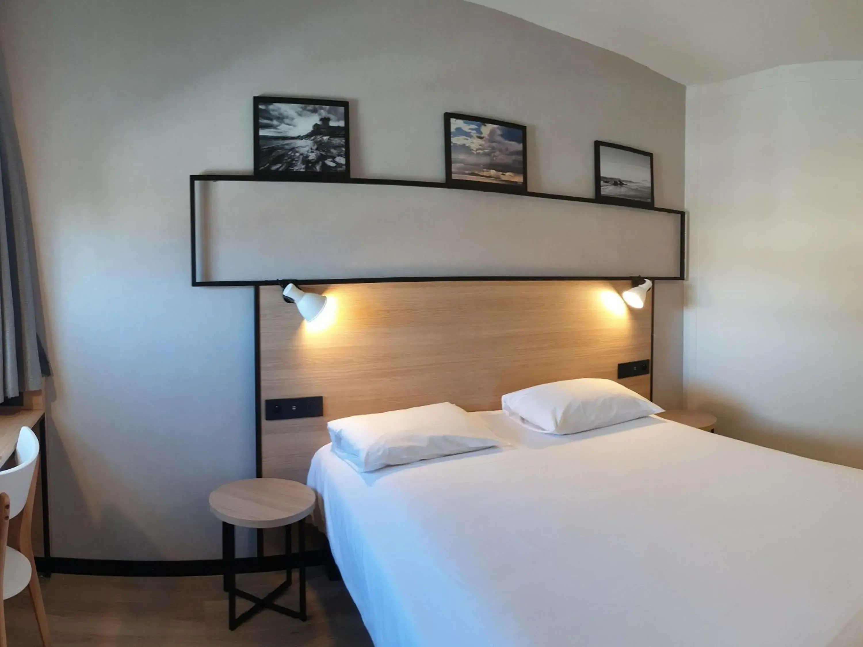 Bedroom, Bed in ibis Ciboure Saint-Jean-de-Luz Bedroom, Bed in ibis Ciboure Saint-Jean-de-Luz