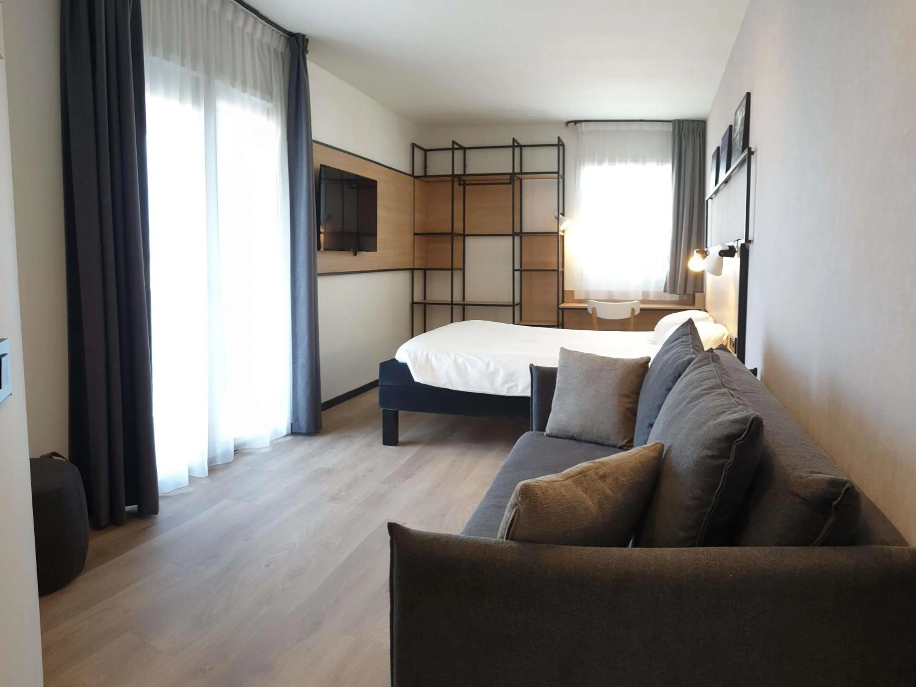 Bedroom, Bed in ibis Ciboure Saint-Jean-de-Luz