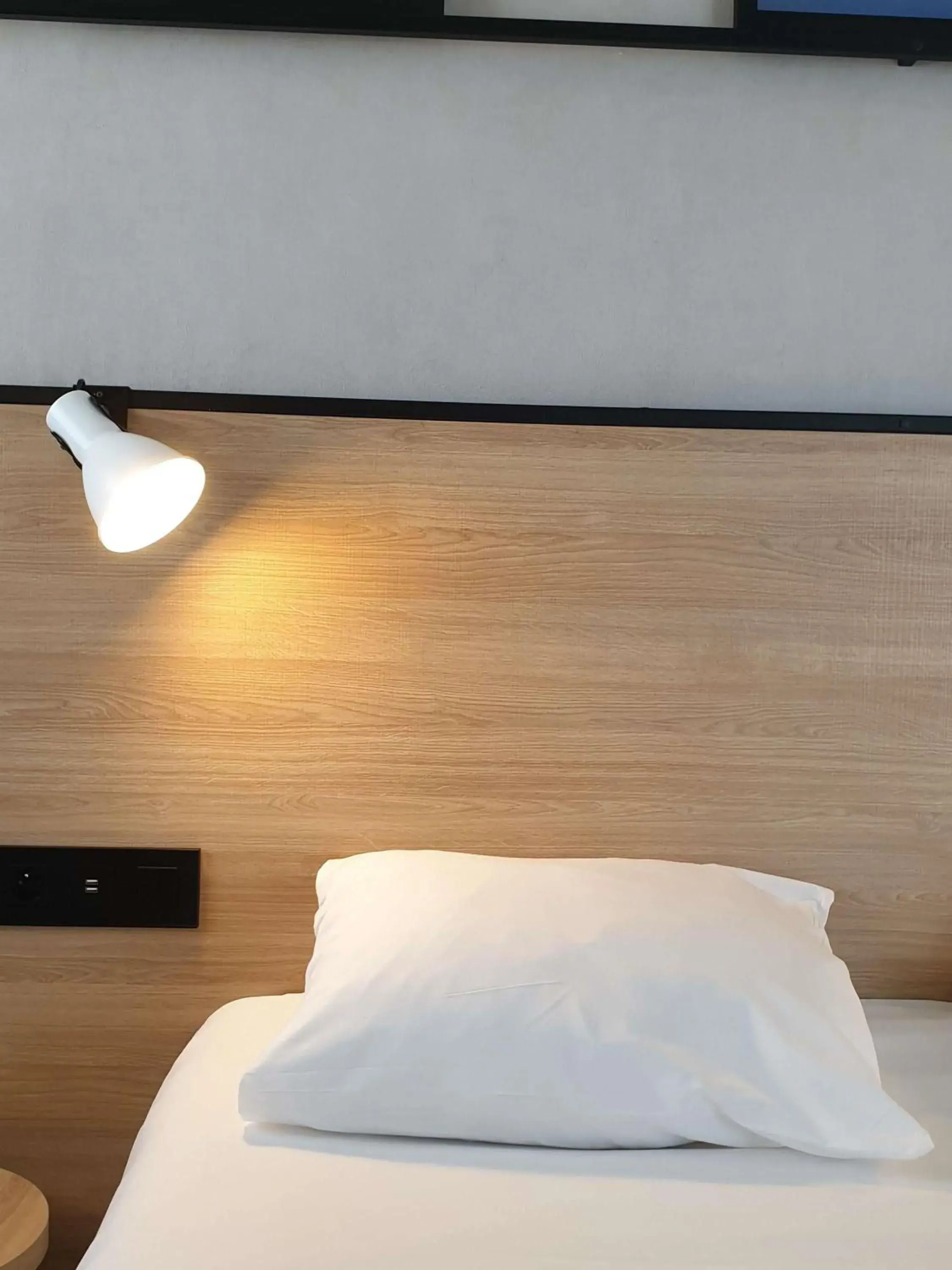 Bedroom, Bed in ibis Ciboure Saint-Jean-de-Luz Bedroom, Bed in ibis Ciboure Saint-Jean-de-Luz