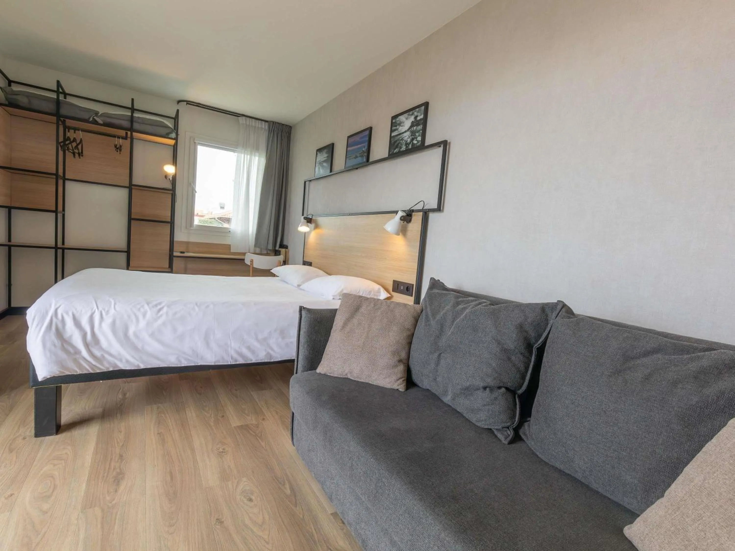 Property building, Bed in ibis Ciboure Saint-Jean-de-Luz
