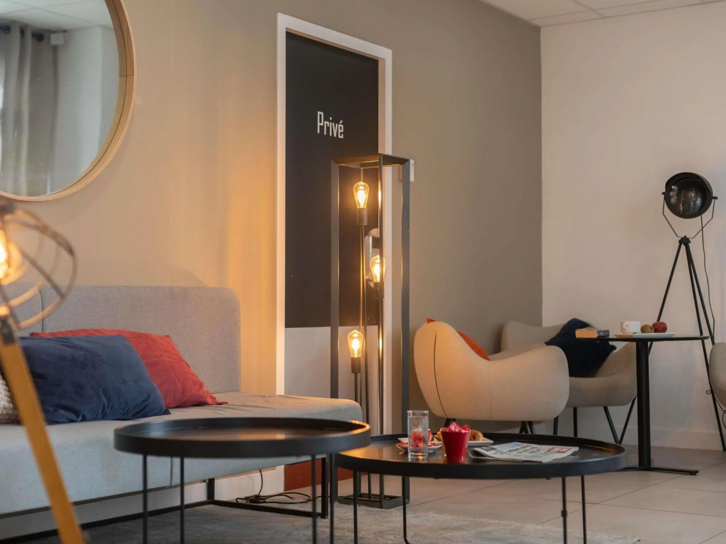 Lounge or bar in ibis Ciboure Saint-Jean-de-Luz Lounge or bar in ibis Ciboure Saint-Jean-de-Luz