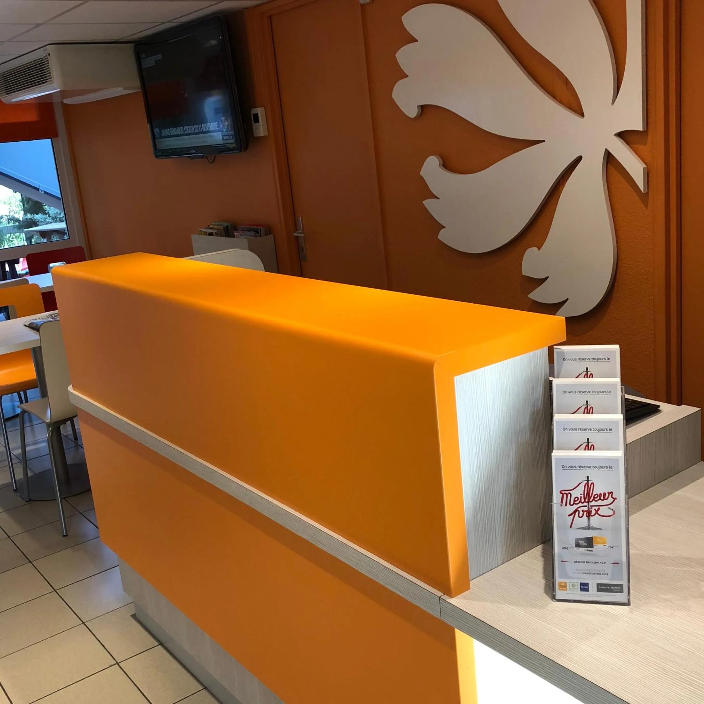 hair dresser in Premiere Classe Perpignan Sud