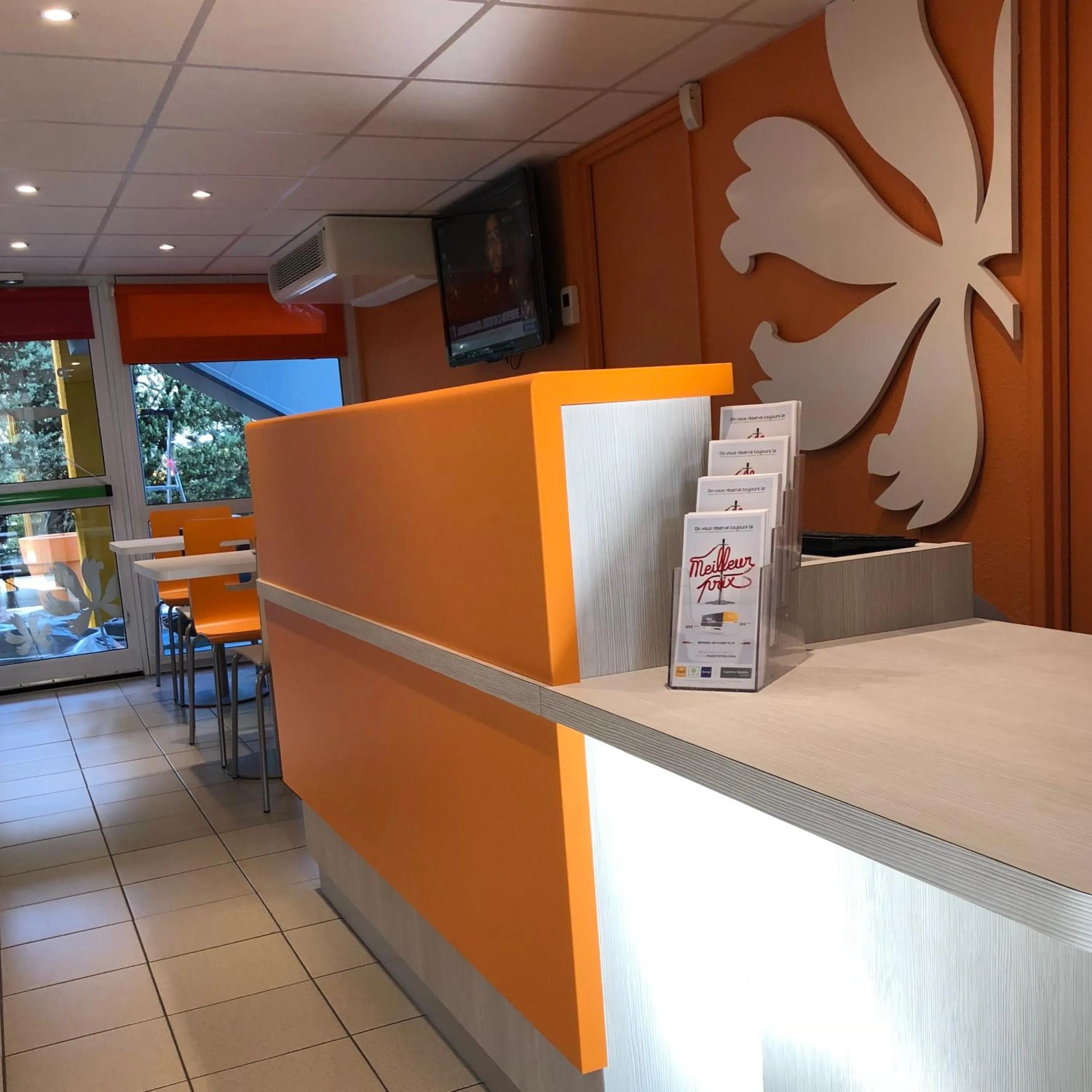 Lobby or reception in Premiere Classe Perpignan Sud