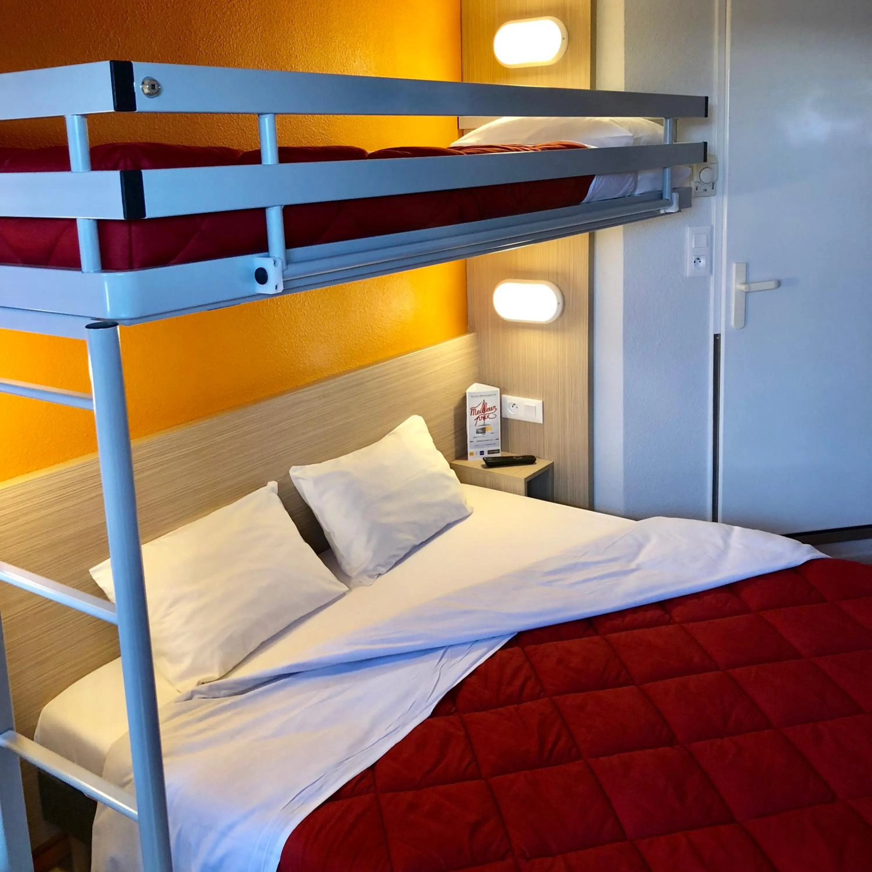 Photo of the whole room, Bed in Premiere Classe Perpignan Sud