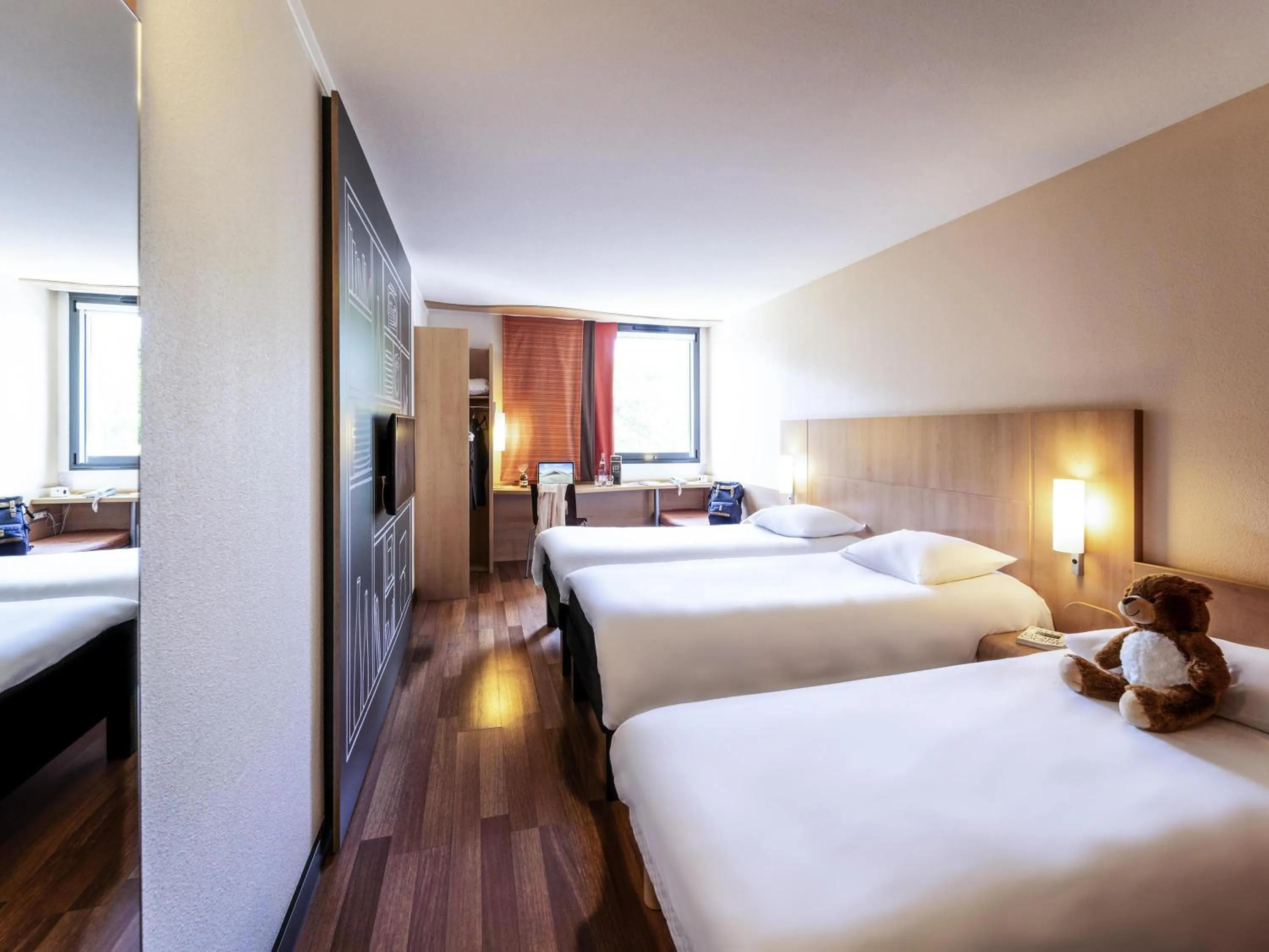 Bedroom, Bed in Ibis Sarlat Centre