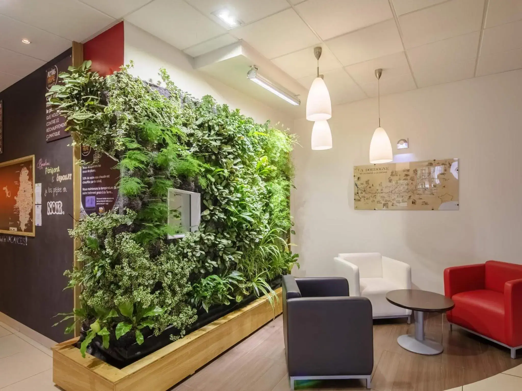 Lounge or bar in Ibis Sarlat Centre Lounge or bar in Ibis Sarlat Centre