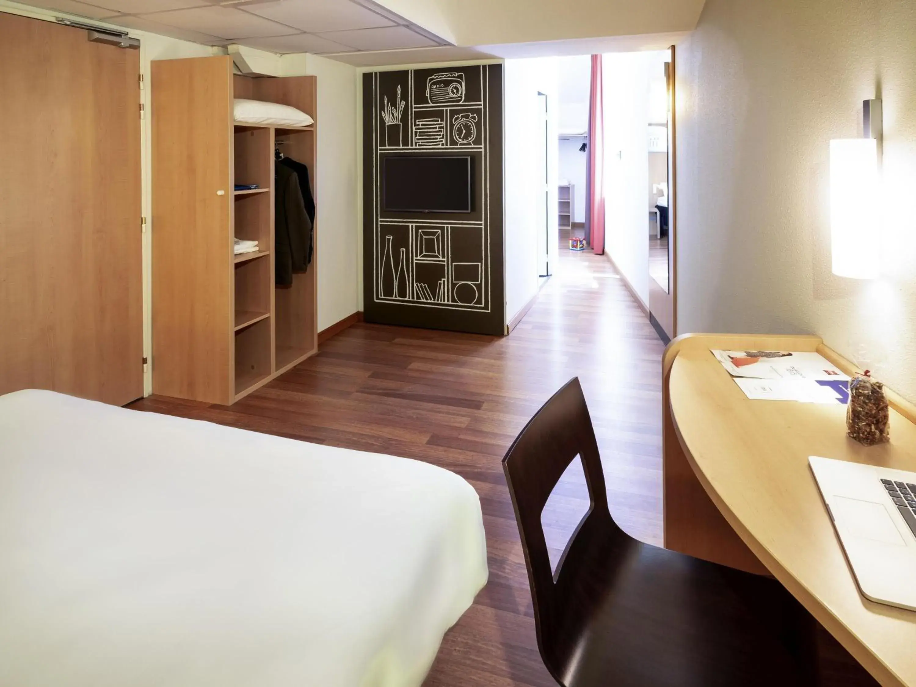 Bedroom, Bed in Ibis Sarlat Centre Bedroom, Bed in Ibis Sarlat Centre