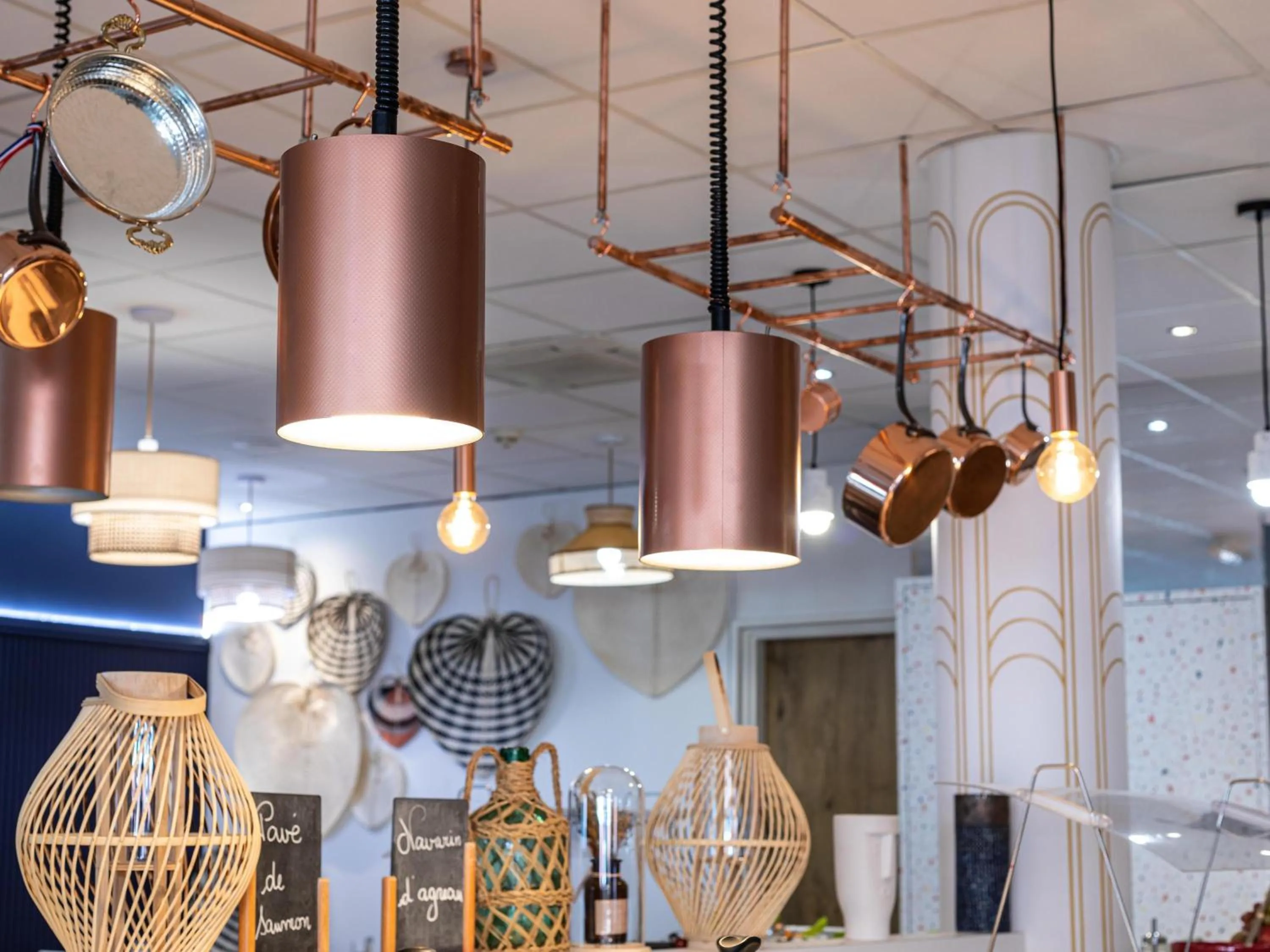 Restaurant/places to eat in ibis Issy les Moulineaux "Val de Seine"