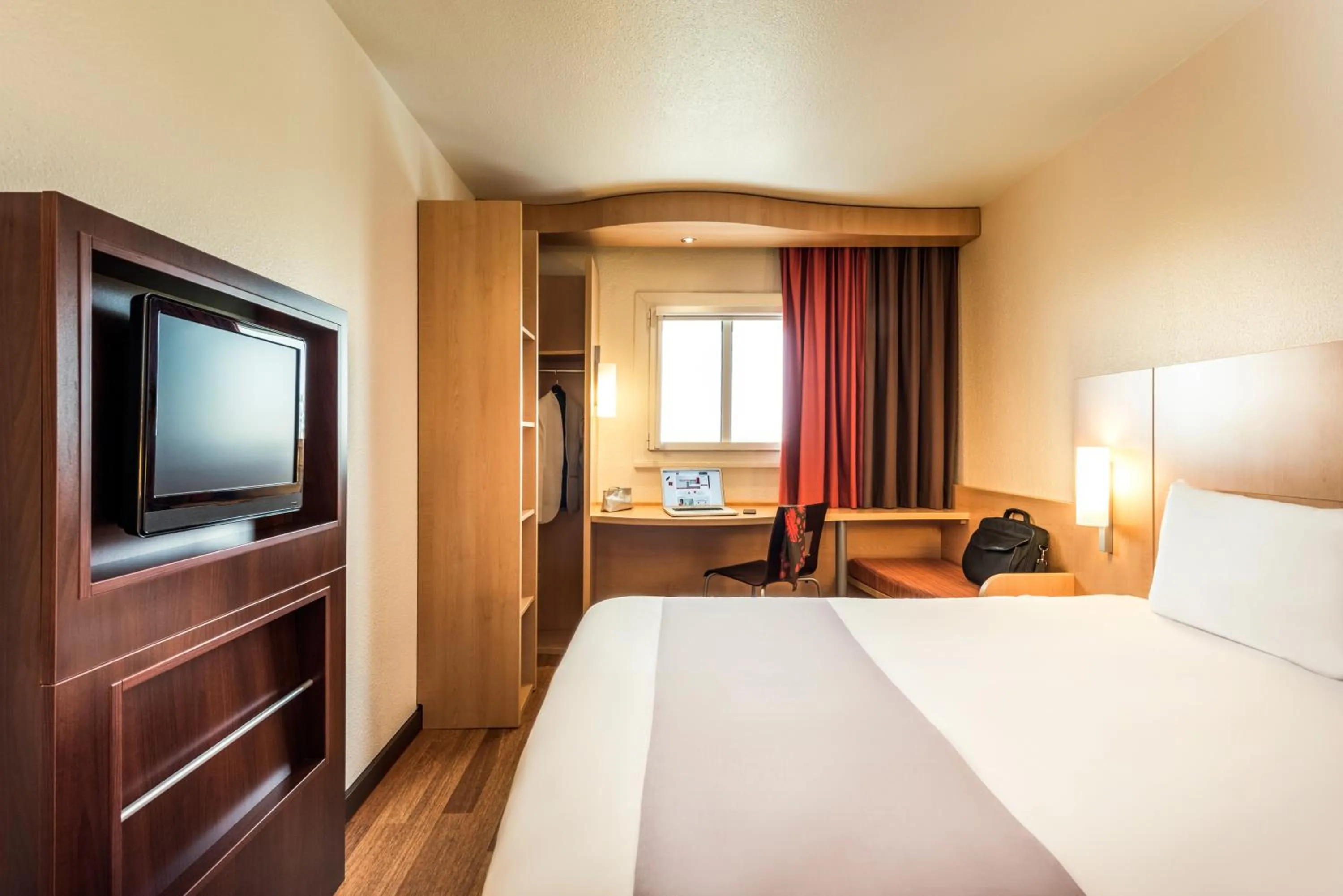 TV and multimedia, Bed in ibis Issy les Moulineaux "Val de Seine"