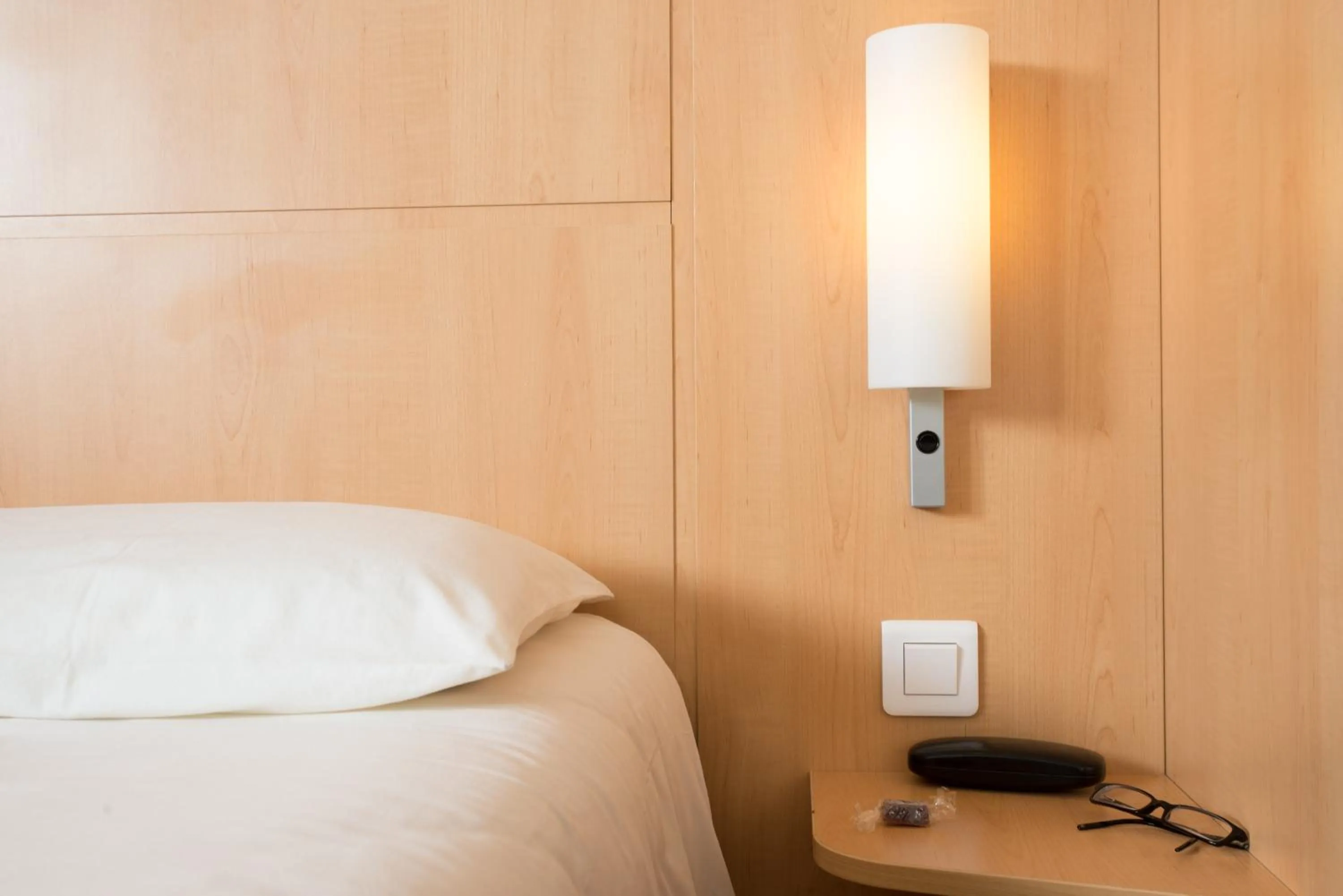 Bed in ibis Issy les Moulineaux "Val de Seine"