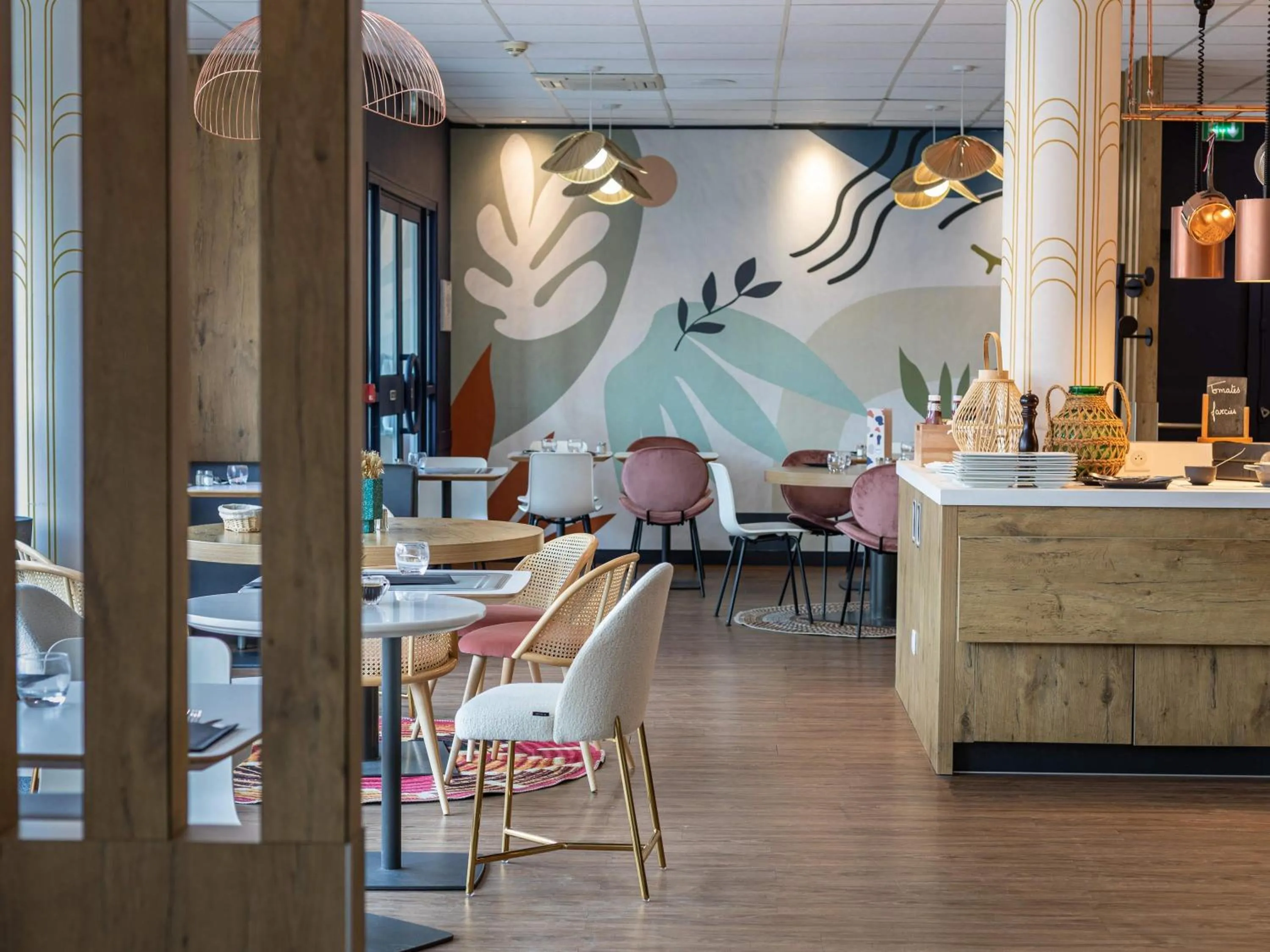 Restaurant/places to eat in ibis Issy les Moulineaux "Val de Seine"