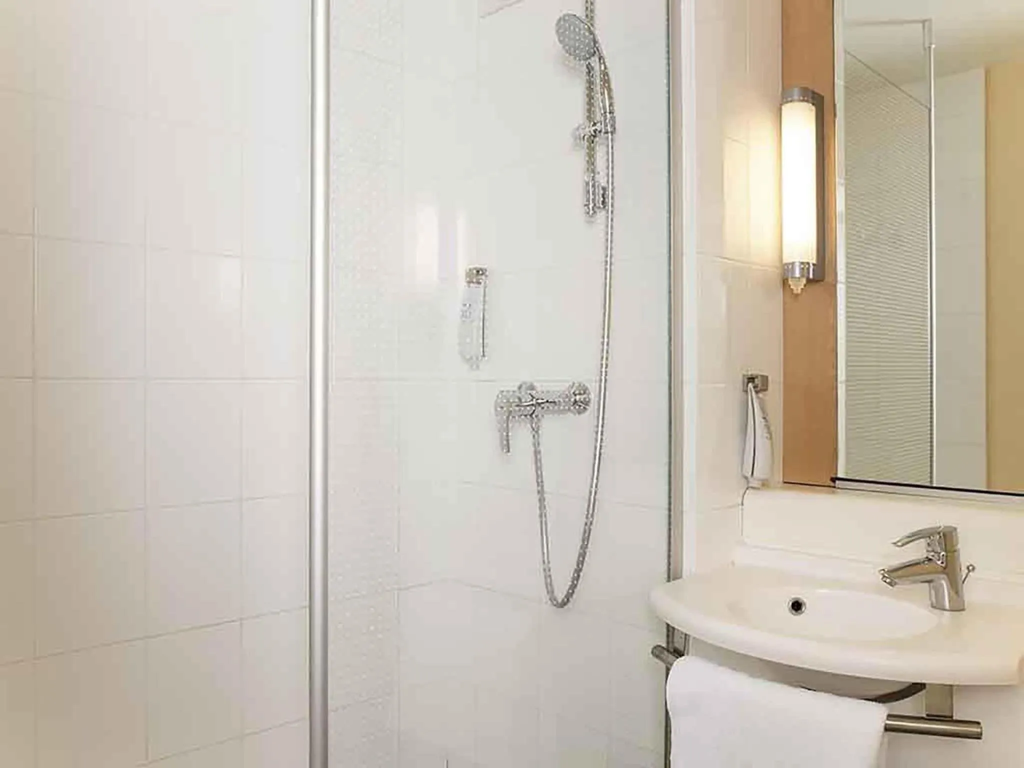 Bedroom in ibis Issy les Moulineaux "Val de Seine"