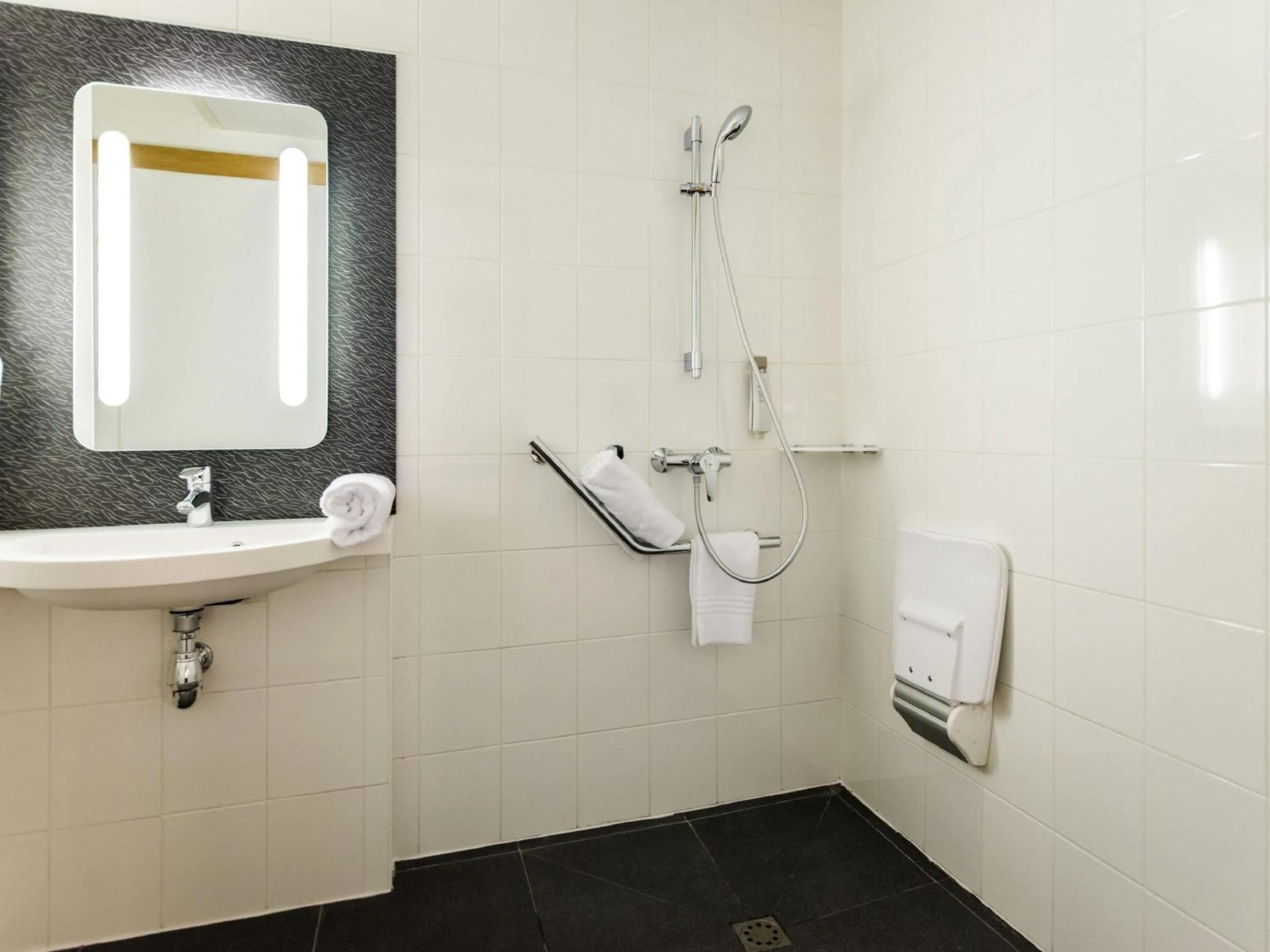 Bedroom in ibis Issy les Moulineaux "Val de Seine"