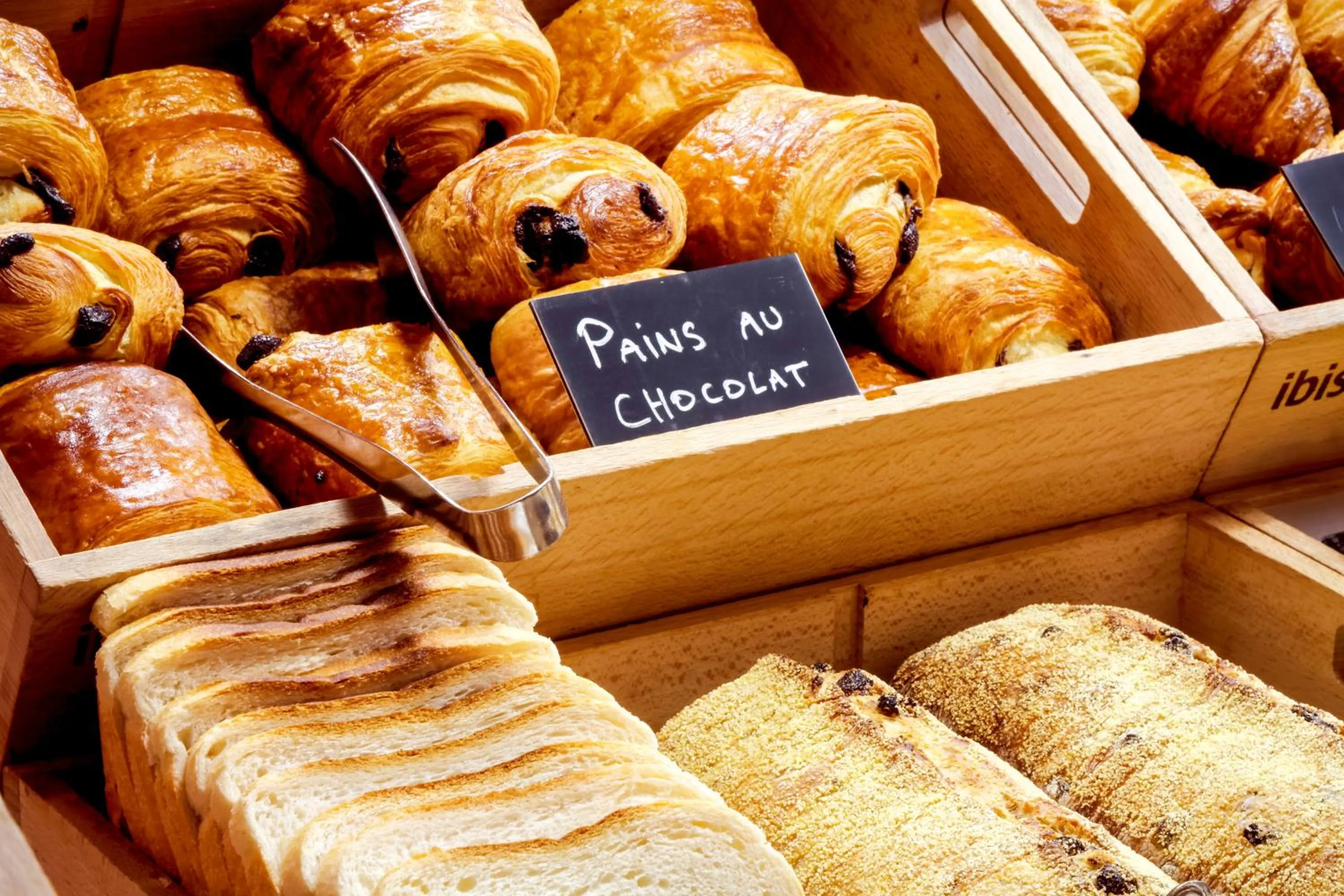 Buffet breakfast in ibis Issy les Moulineaux "Val de Seine"