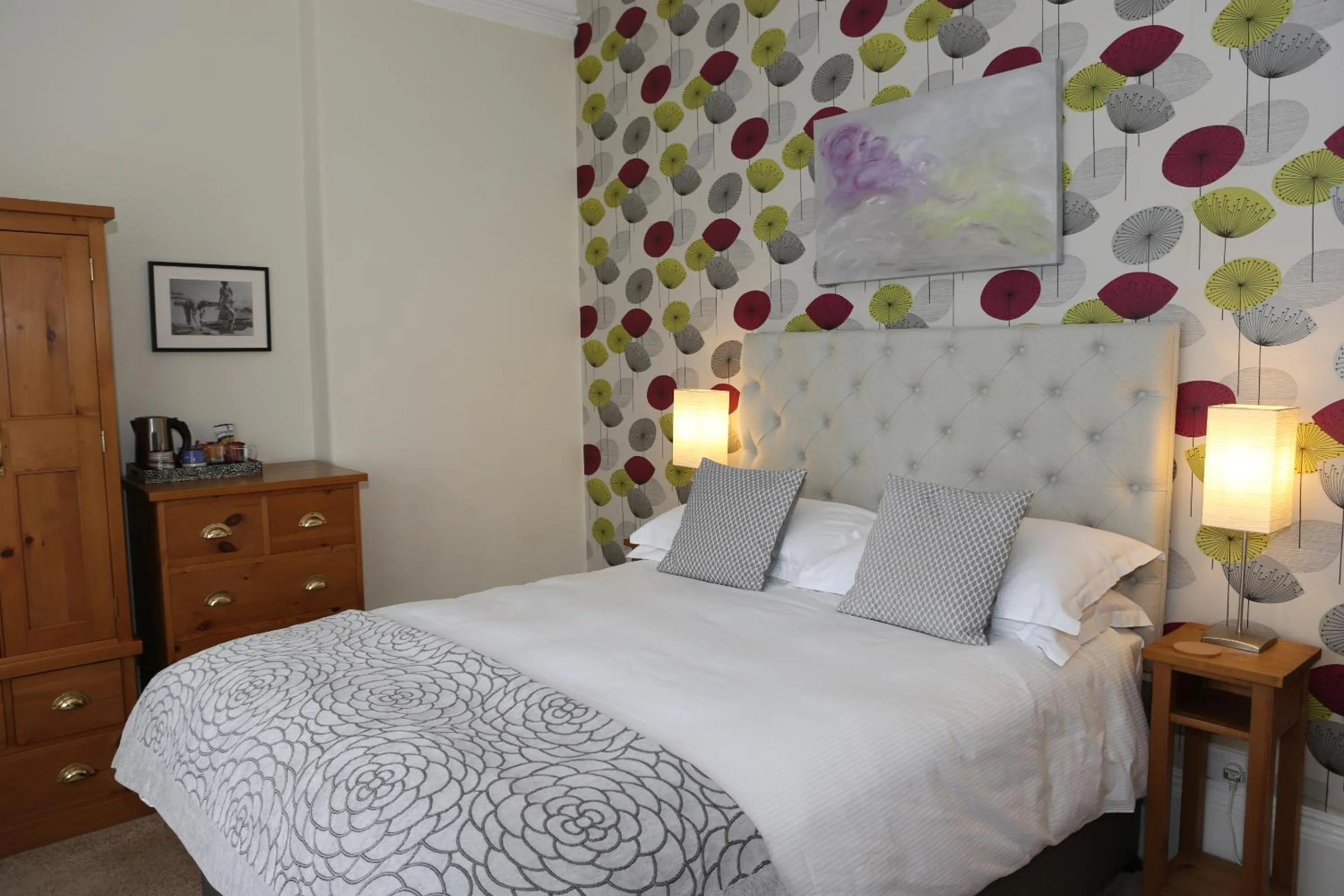 Bedroom, Bed in The Waves