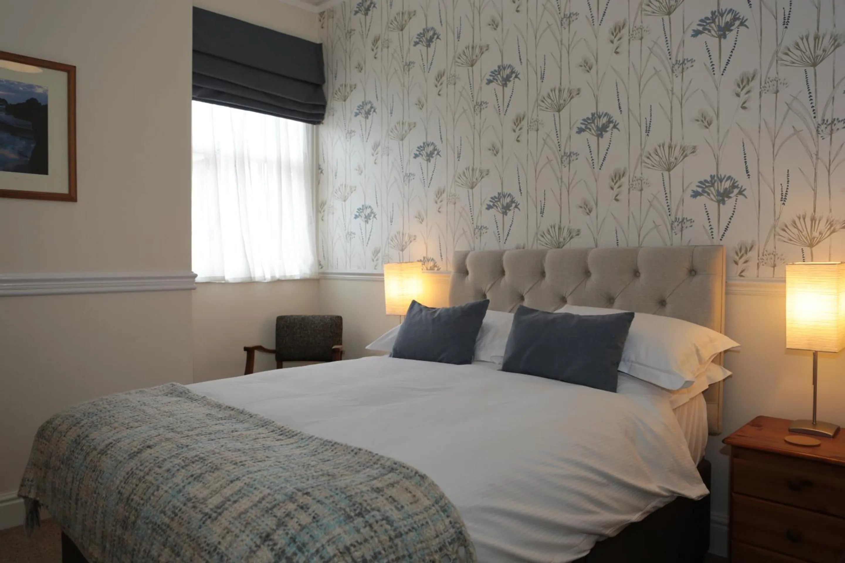 Bedroom, Bed in The Waves