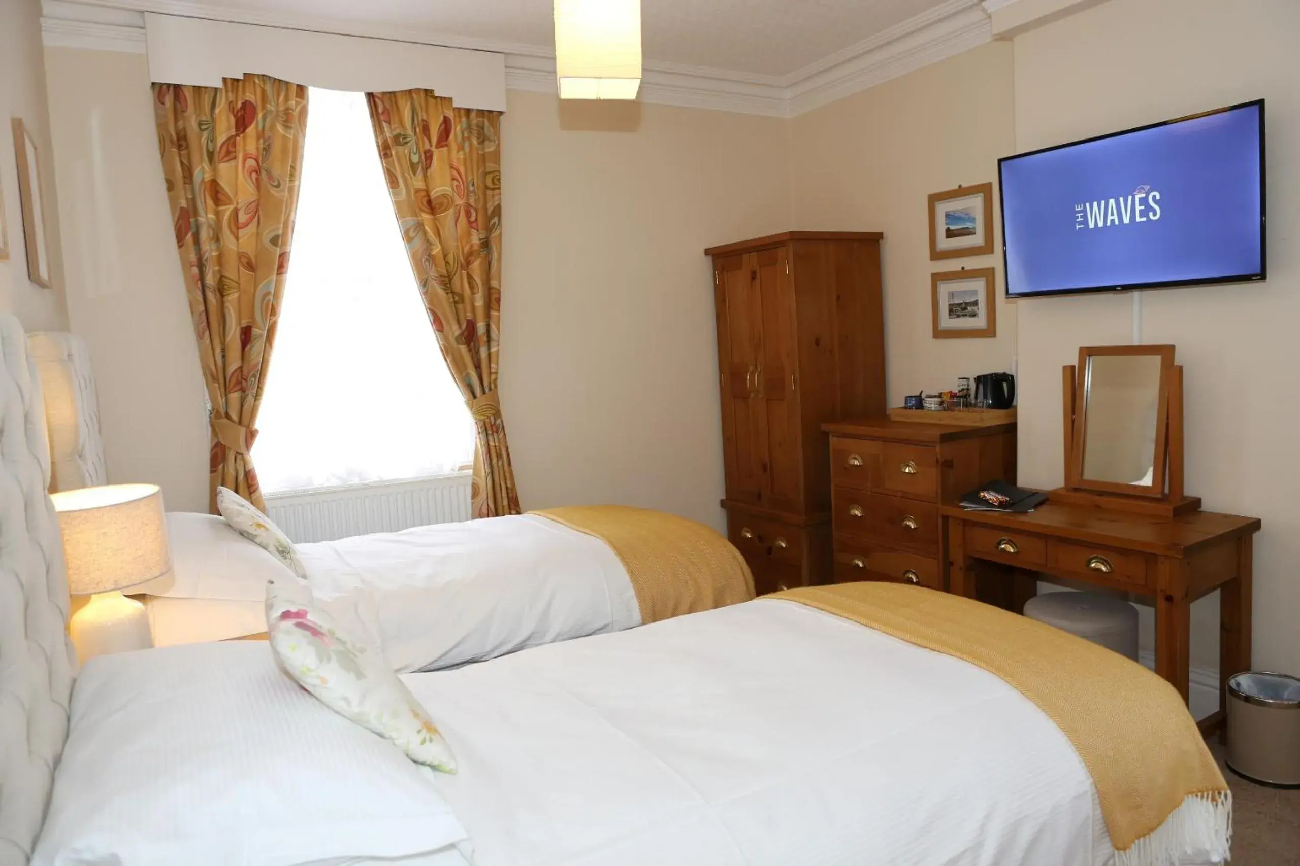 Twin Room with Shower in The Waves Twin Room with Shower in The Waves