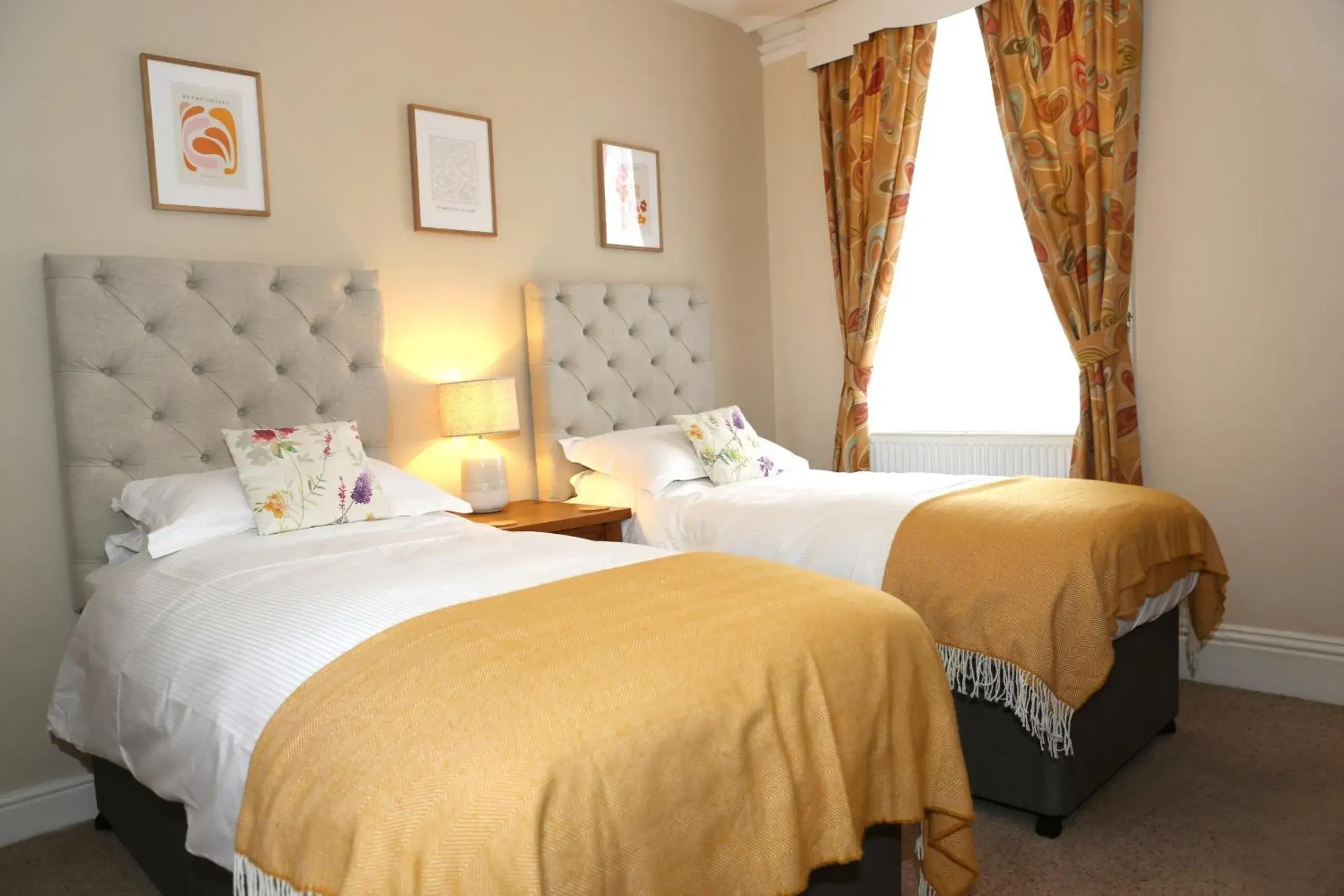 Twin Room with Shower in The Waves Twin Room with Shower in The Waves