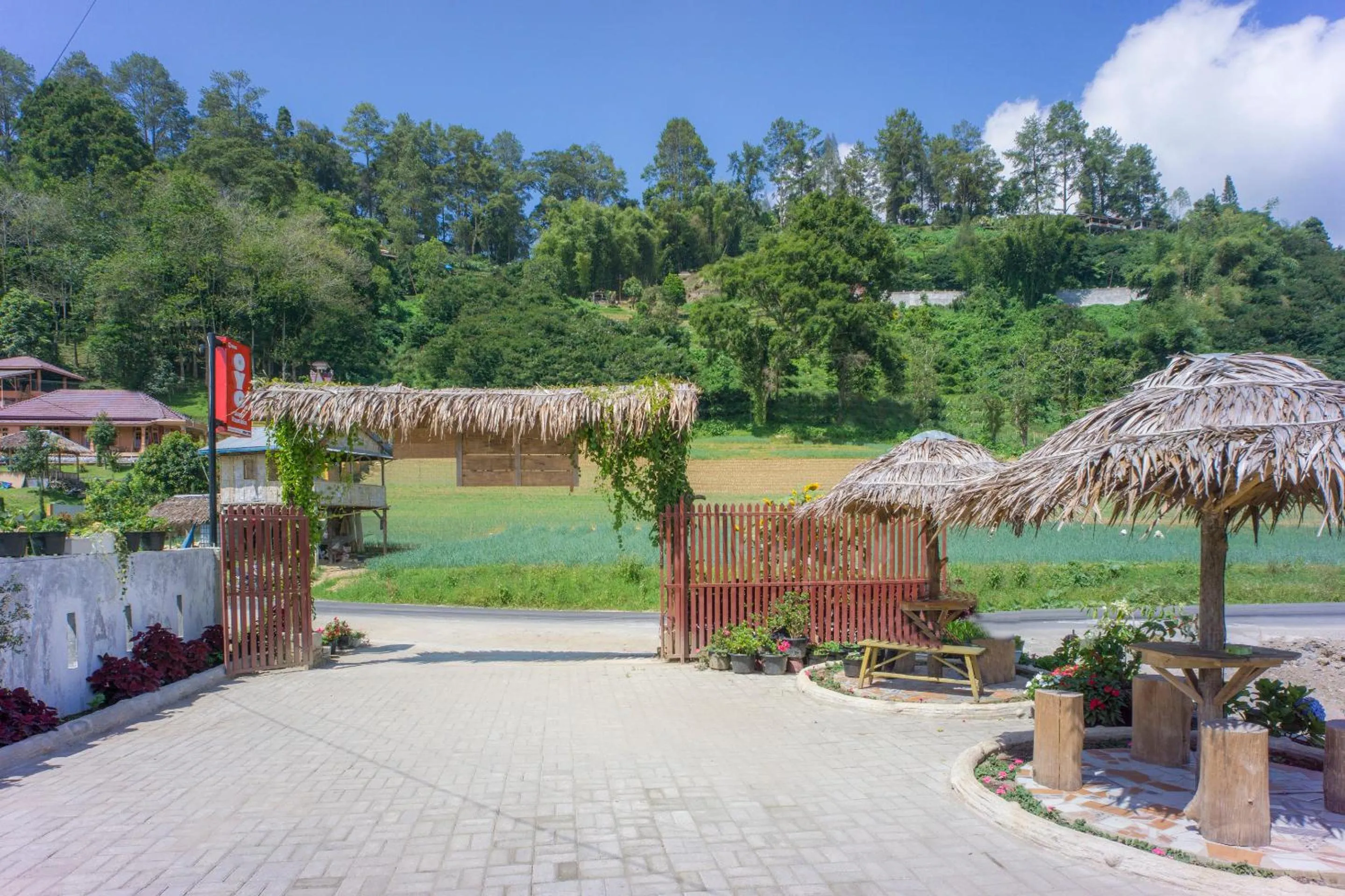 Area and facilities in Super OYO 1696 Sapo Rumbia