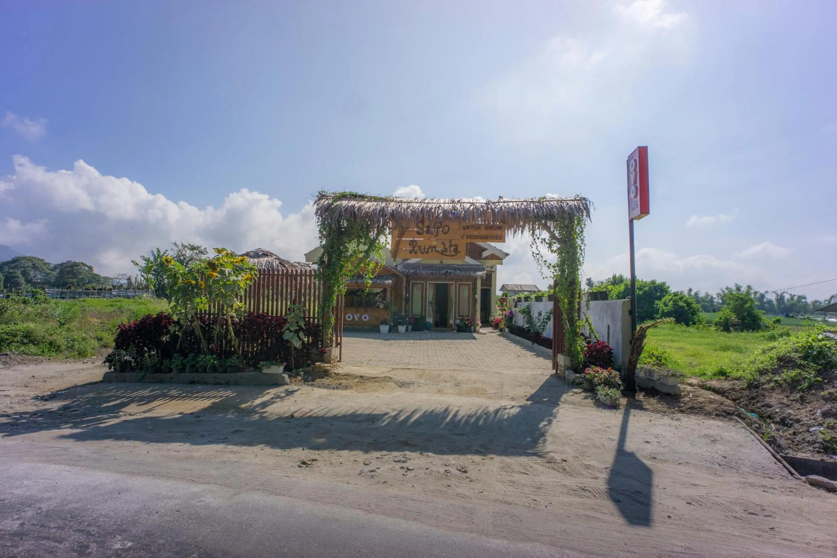 Property building in Super OYO 1696 Sapo Rumbia