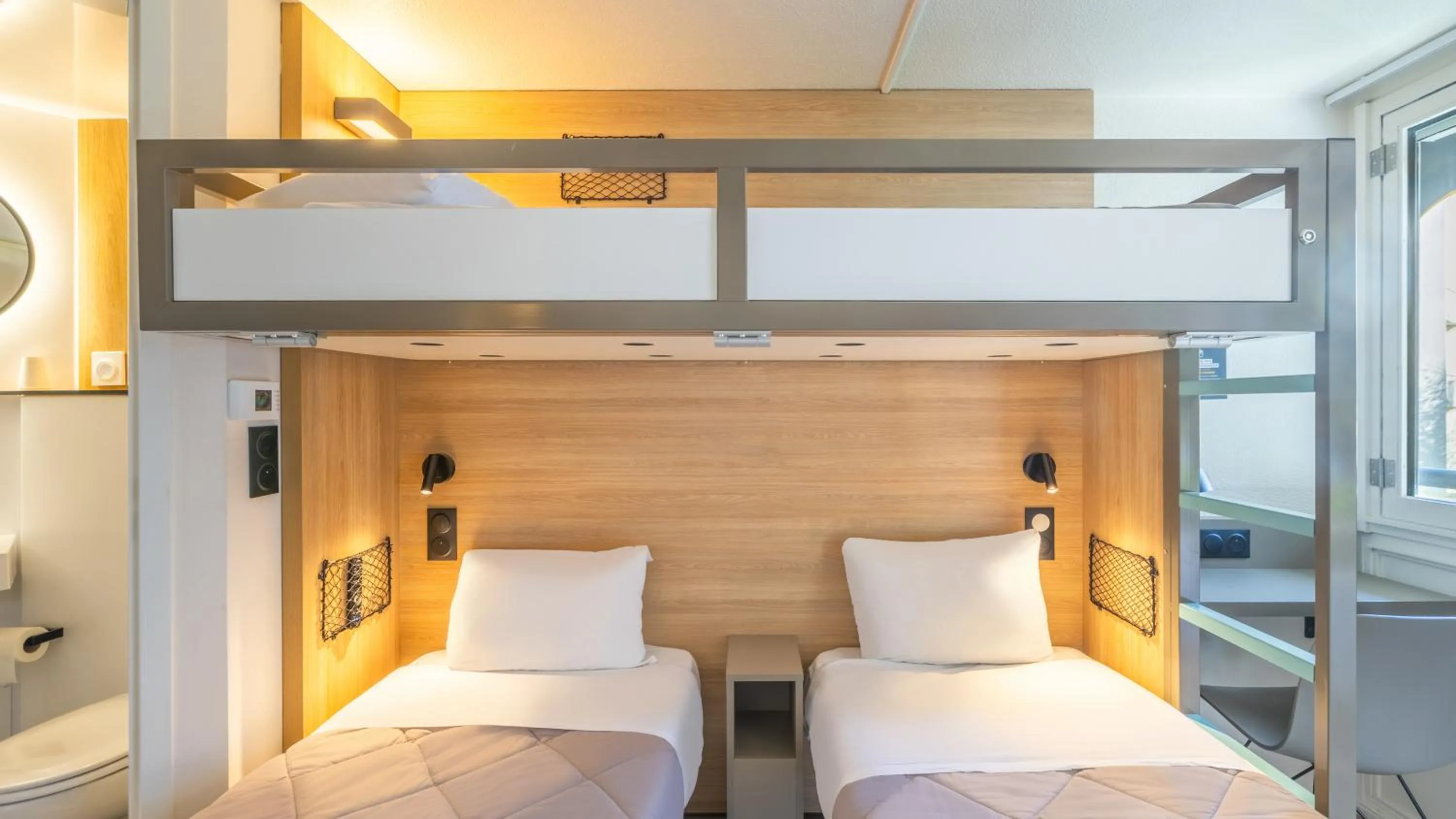 Photo of the whole room, Bed in Premiere Classe Orleans Nord - Saran