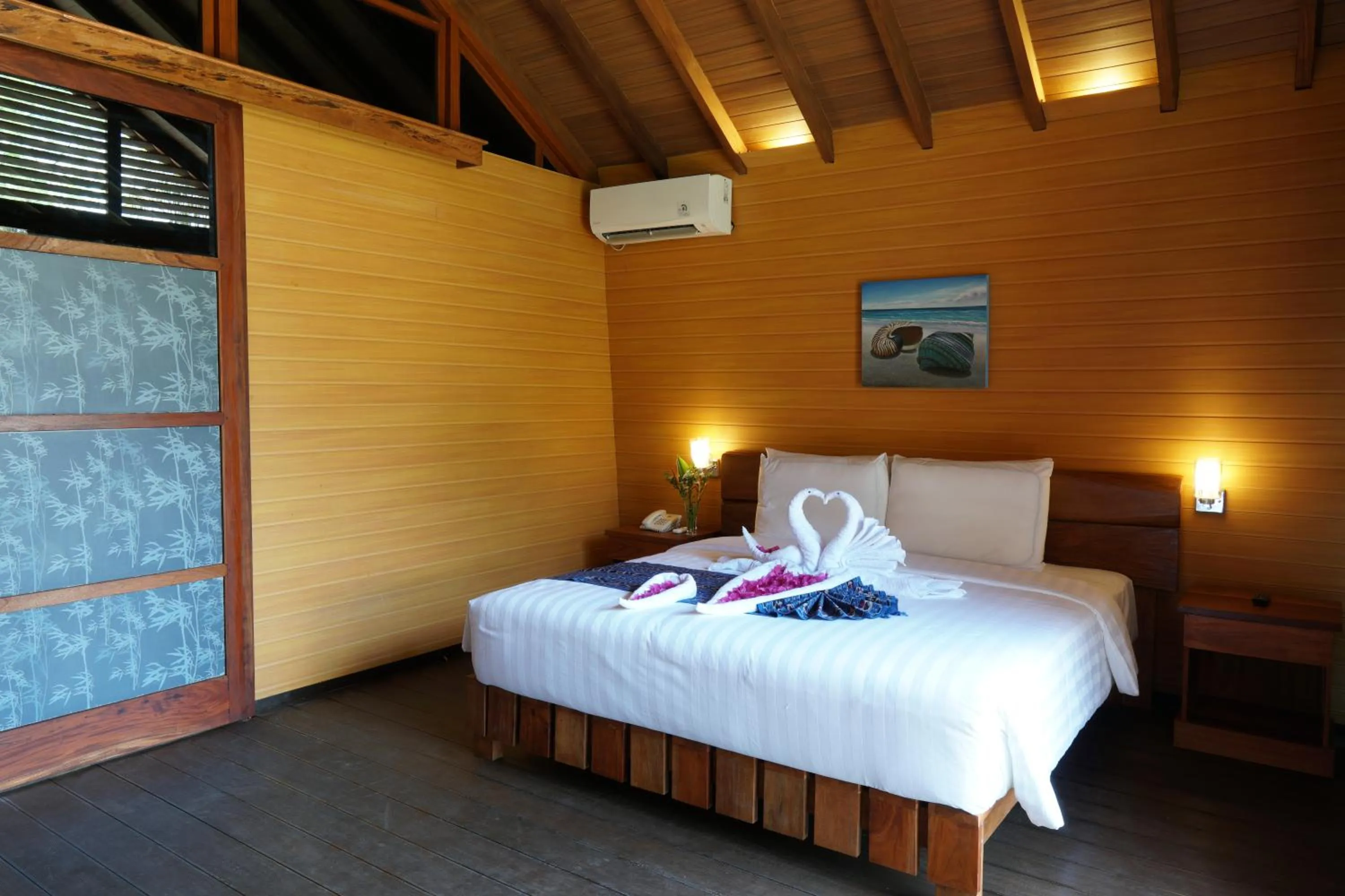 Bed in Wah Resort Gili Trawangan