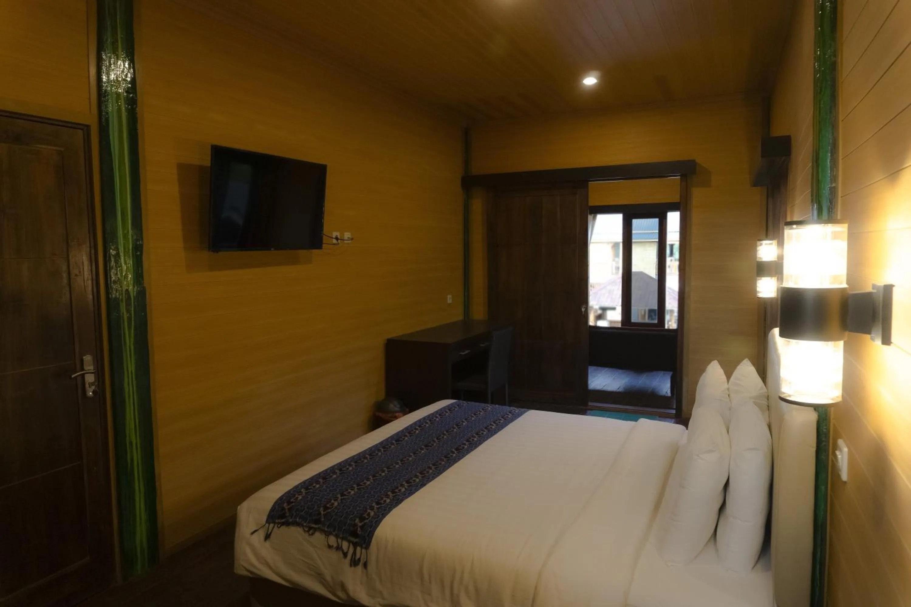 Photo of the whole room, Bed in Wah Resort Gili Trawangan