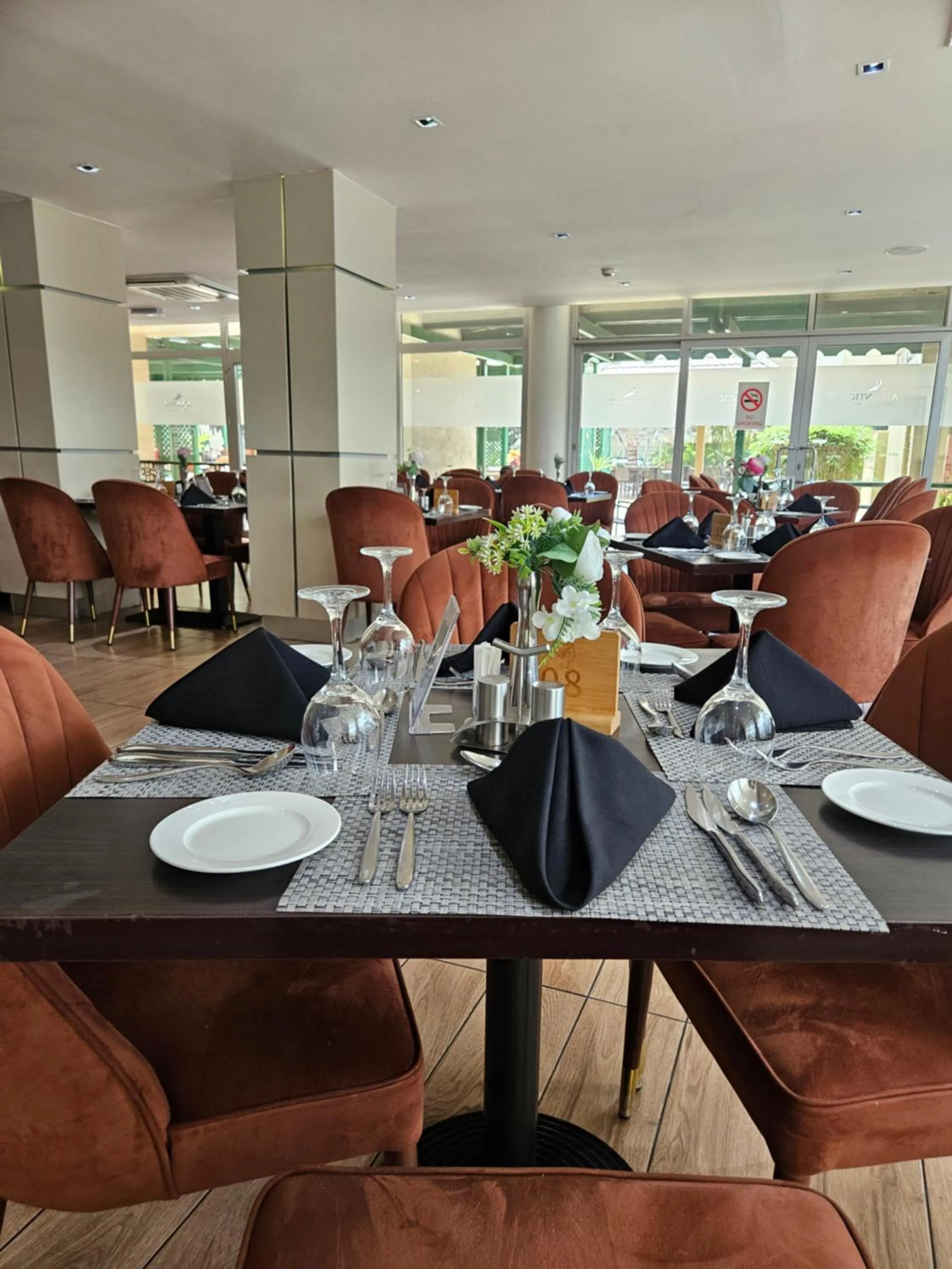 Restaurant/places to eat in Alisa Hotel North Ridge