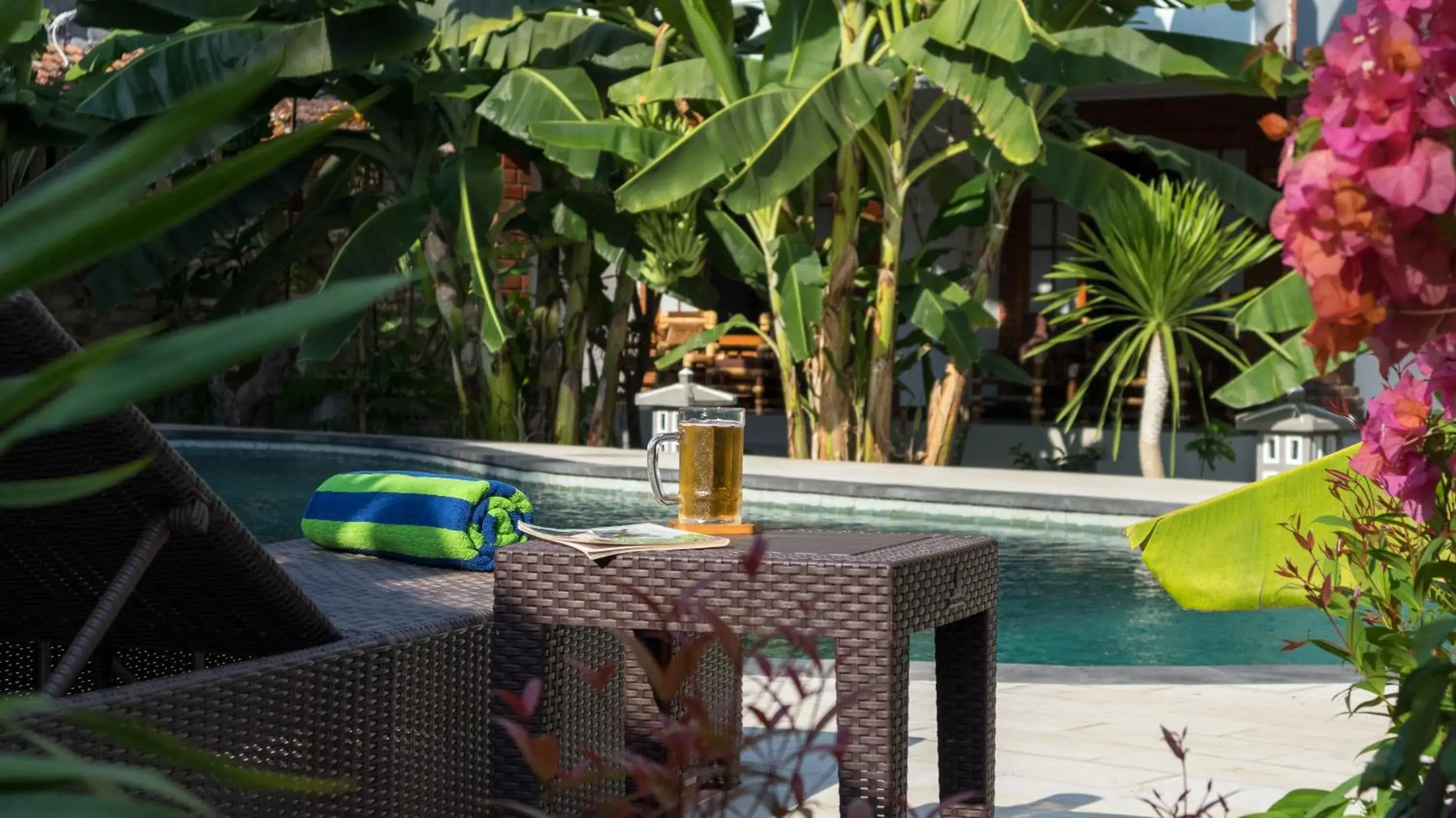 Swimming pool, Drinks in Sanur Lodge Bali