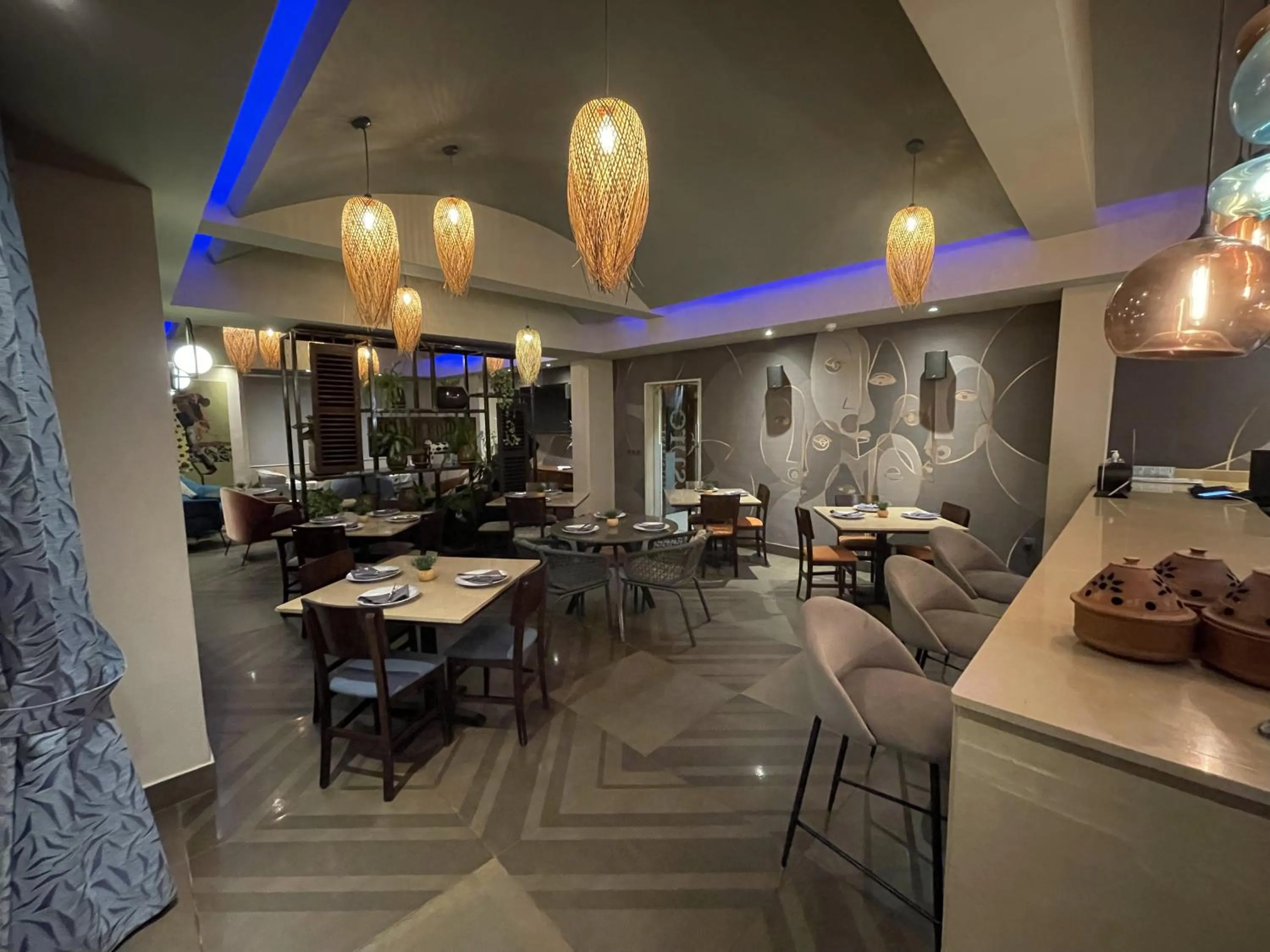 Restaurant/places to eat in Roots Hotel Apartment