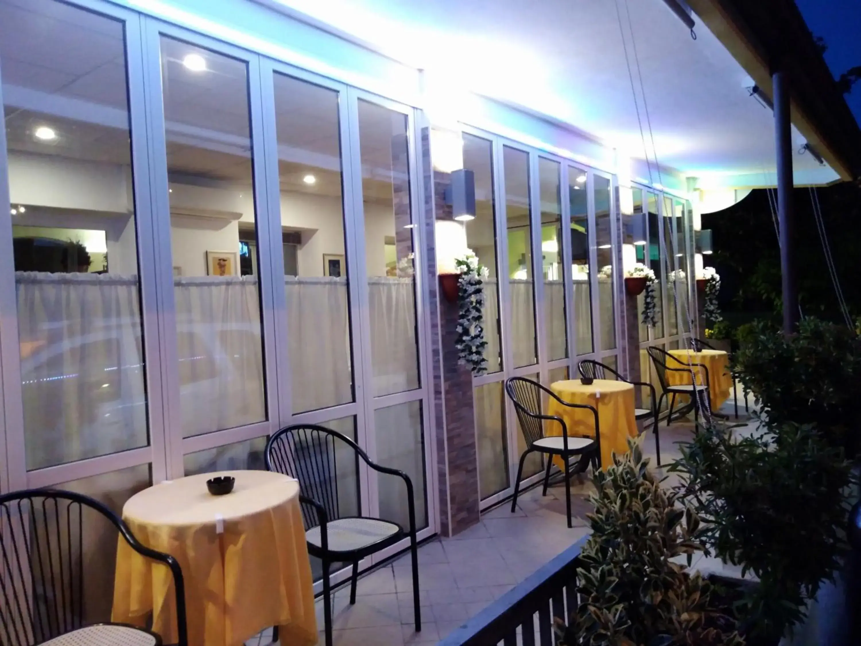 Facade/entrance, Restaurant/Places to Eat in Hotel Aros