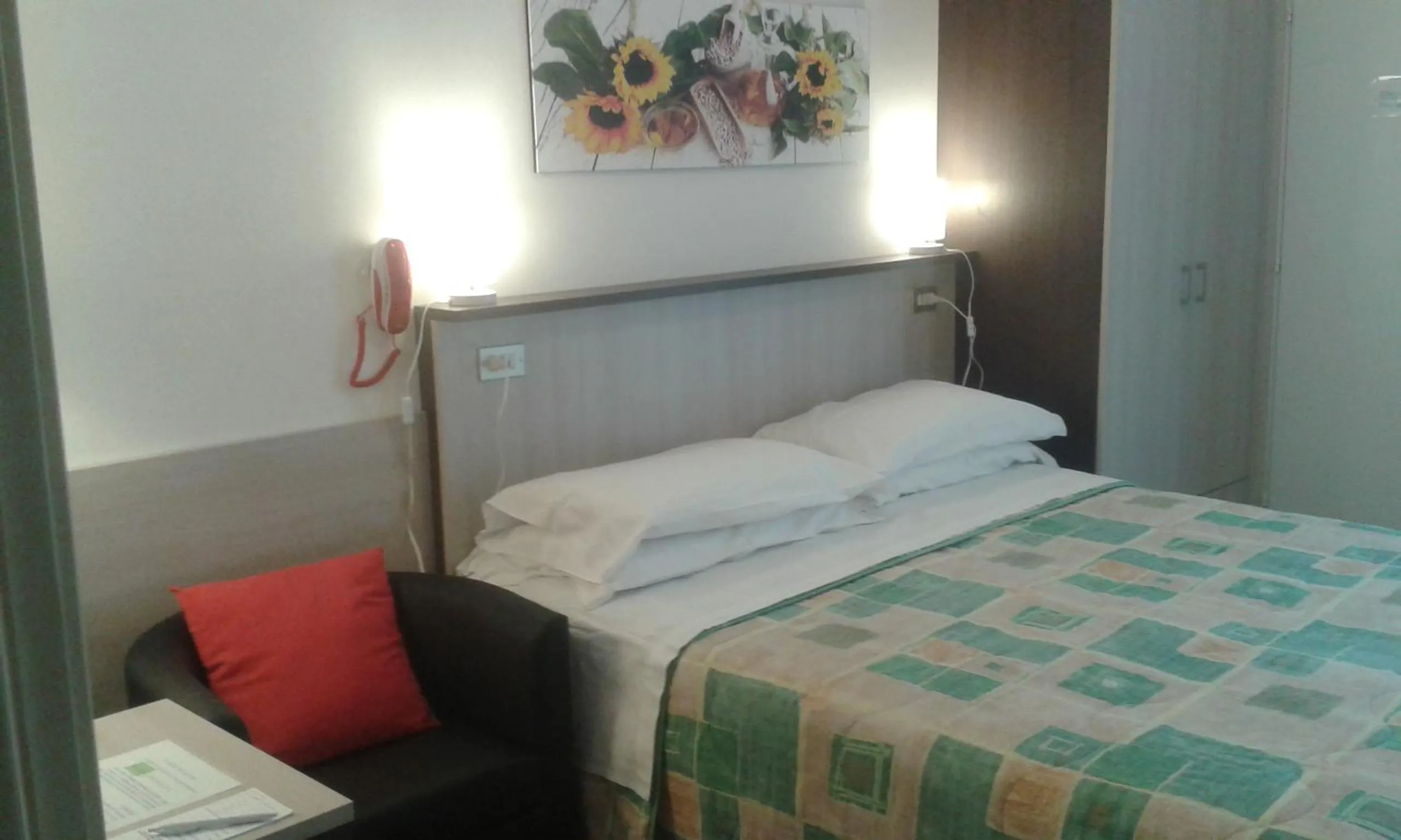 Photo of the whole room, Bed in Hotel Aros