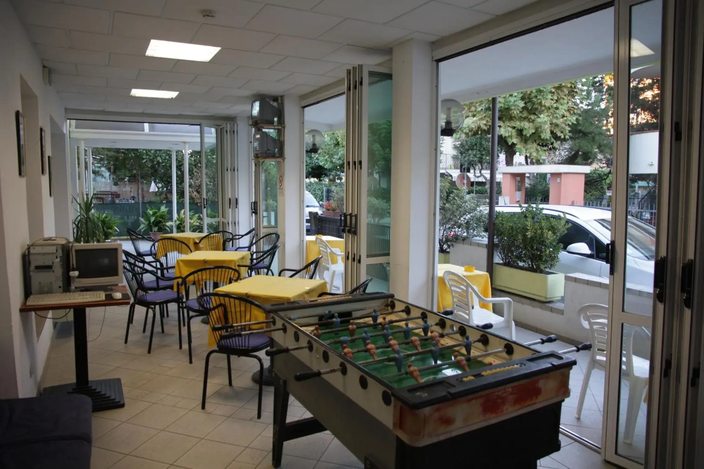 Communal lounge/ TV room in Hotel Aros