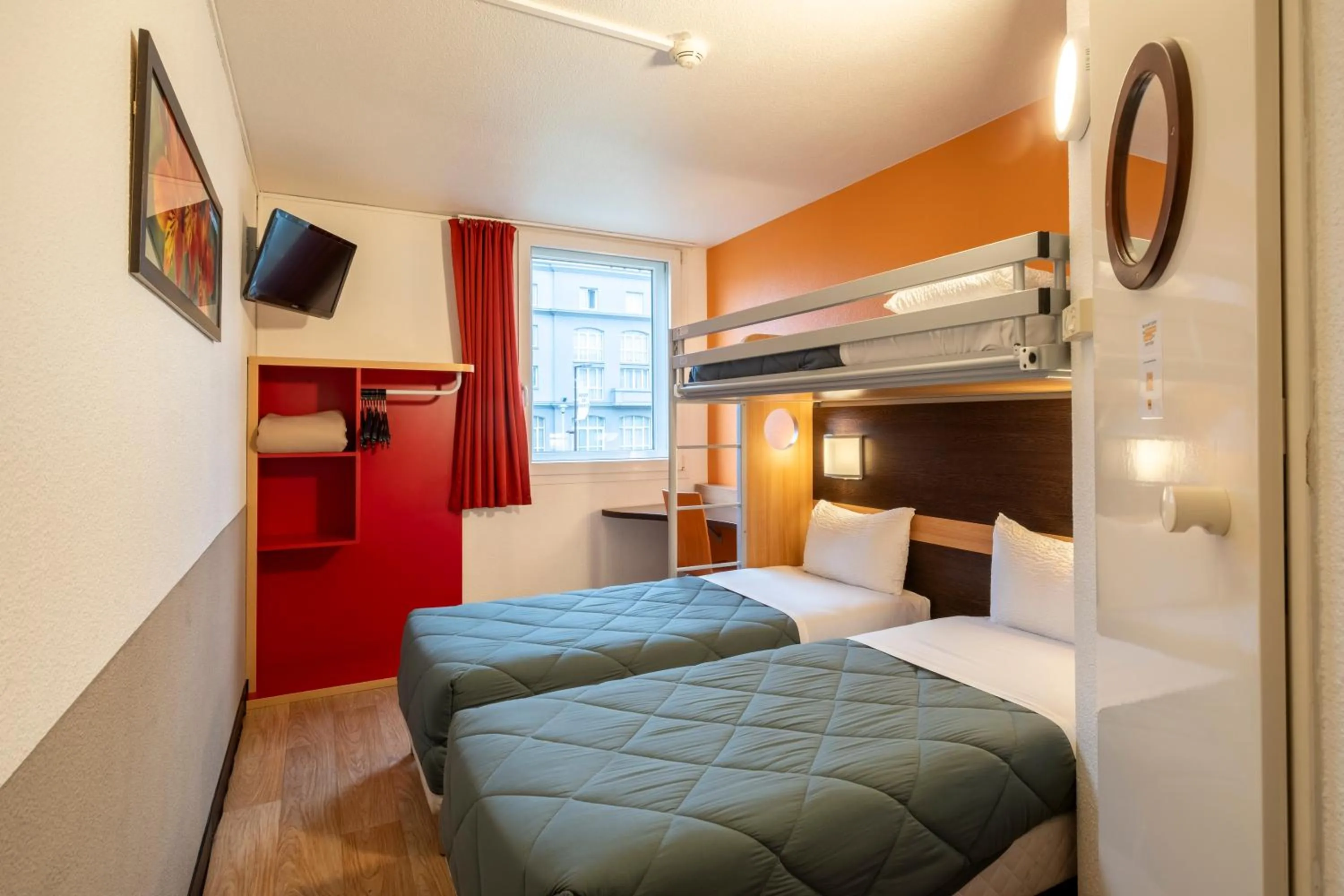 Bedroom, Bed in Premiere Classe Roissy Aéroport Charles De Gaulle