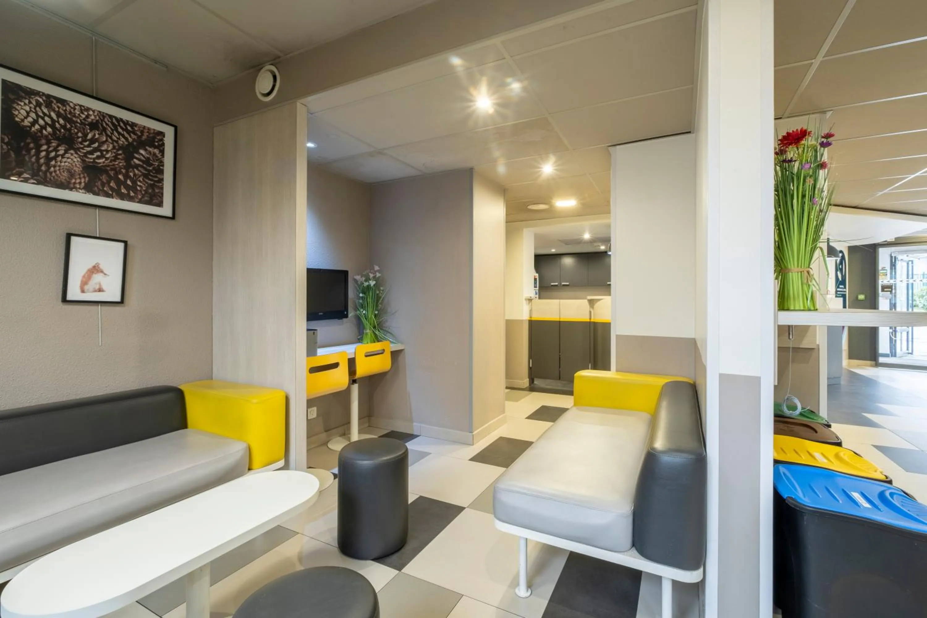 Communal lounge/ TV room in Premiere Classe Roissy Aéroport Charles De Gaulle