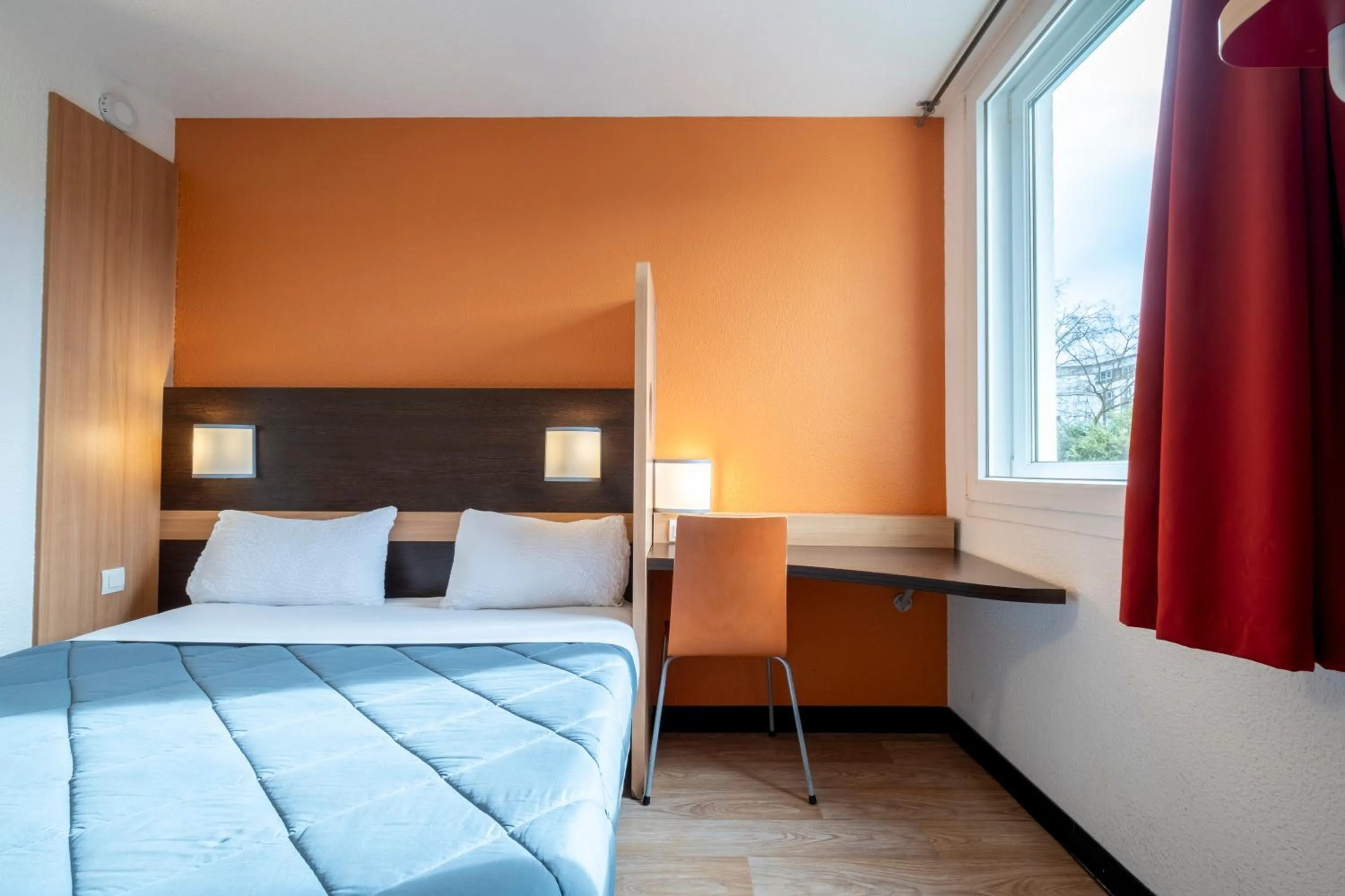 Bedroom, Bed in Premiere Classe Roissy Aéroport Charles De Gaulle