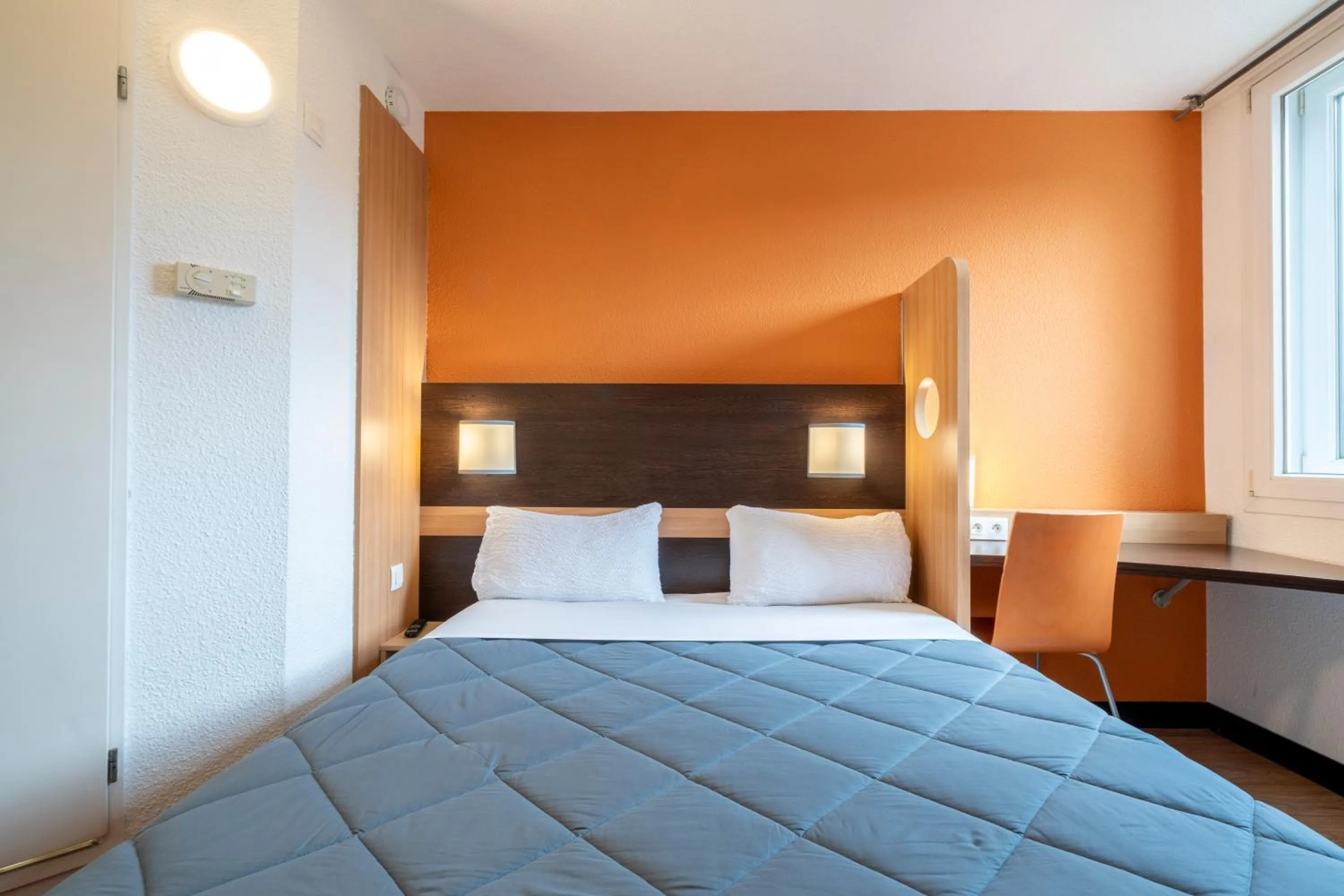 Bedroom, Bed in Premiere Classe Roissy Aéroport Charles De Gaulle