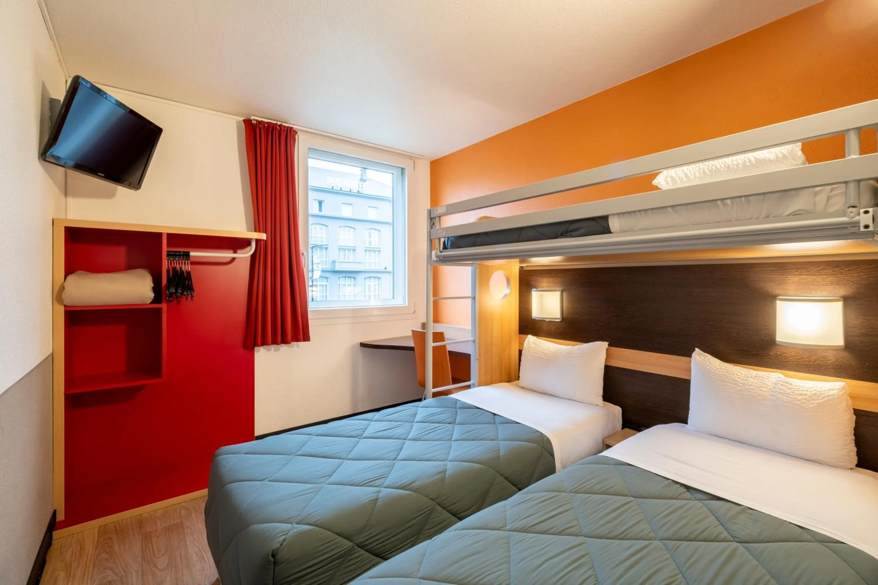 Bedroom, Bed in Premiere Classe Roissy Aéroport Charles De Gaulle