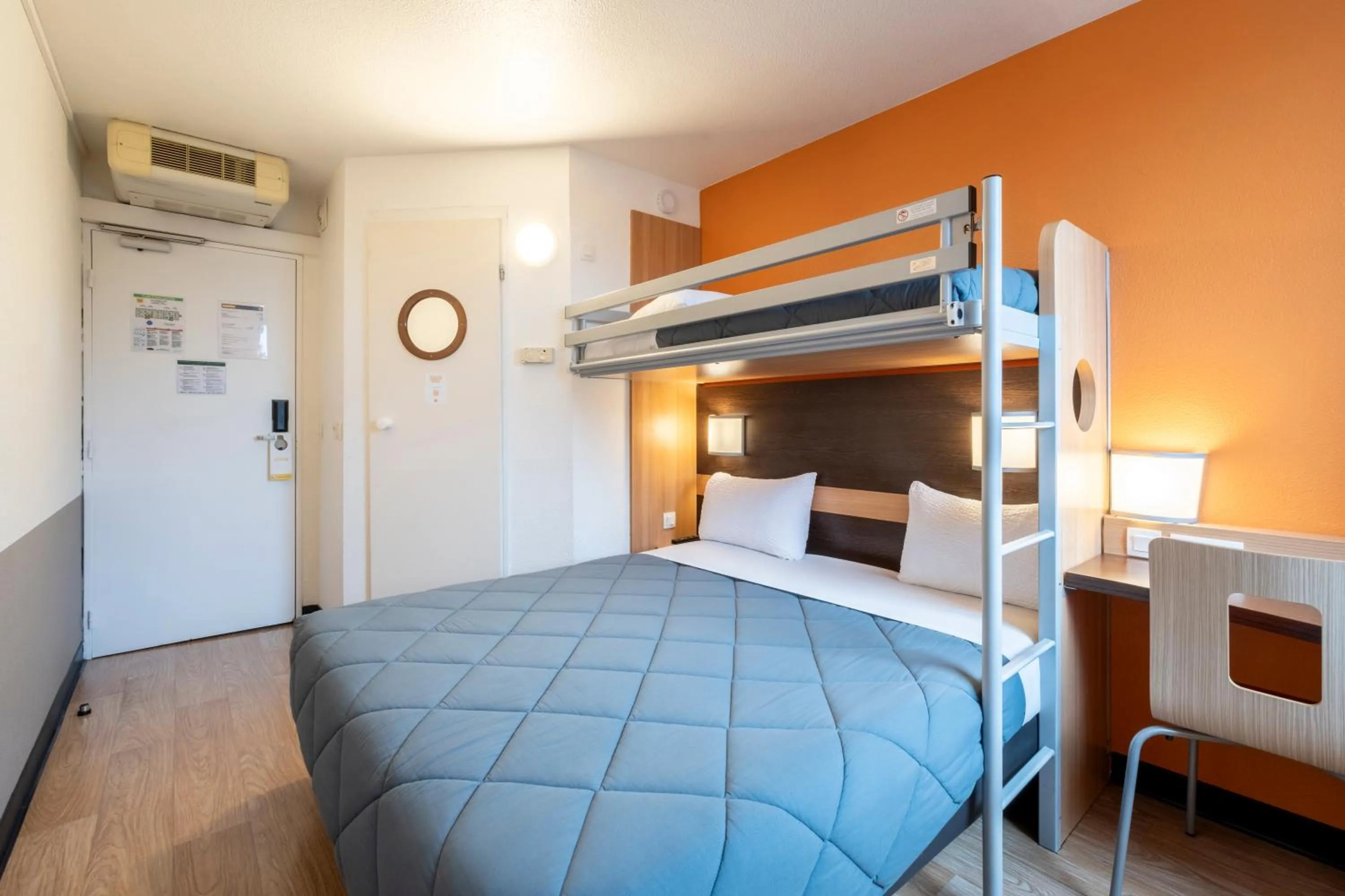 Bedroom, Bed in Premiere Classe Roissy Aéroport Charles De Gaulle