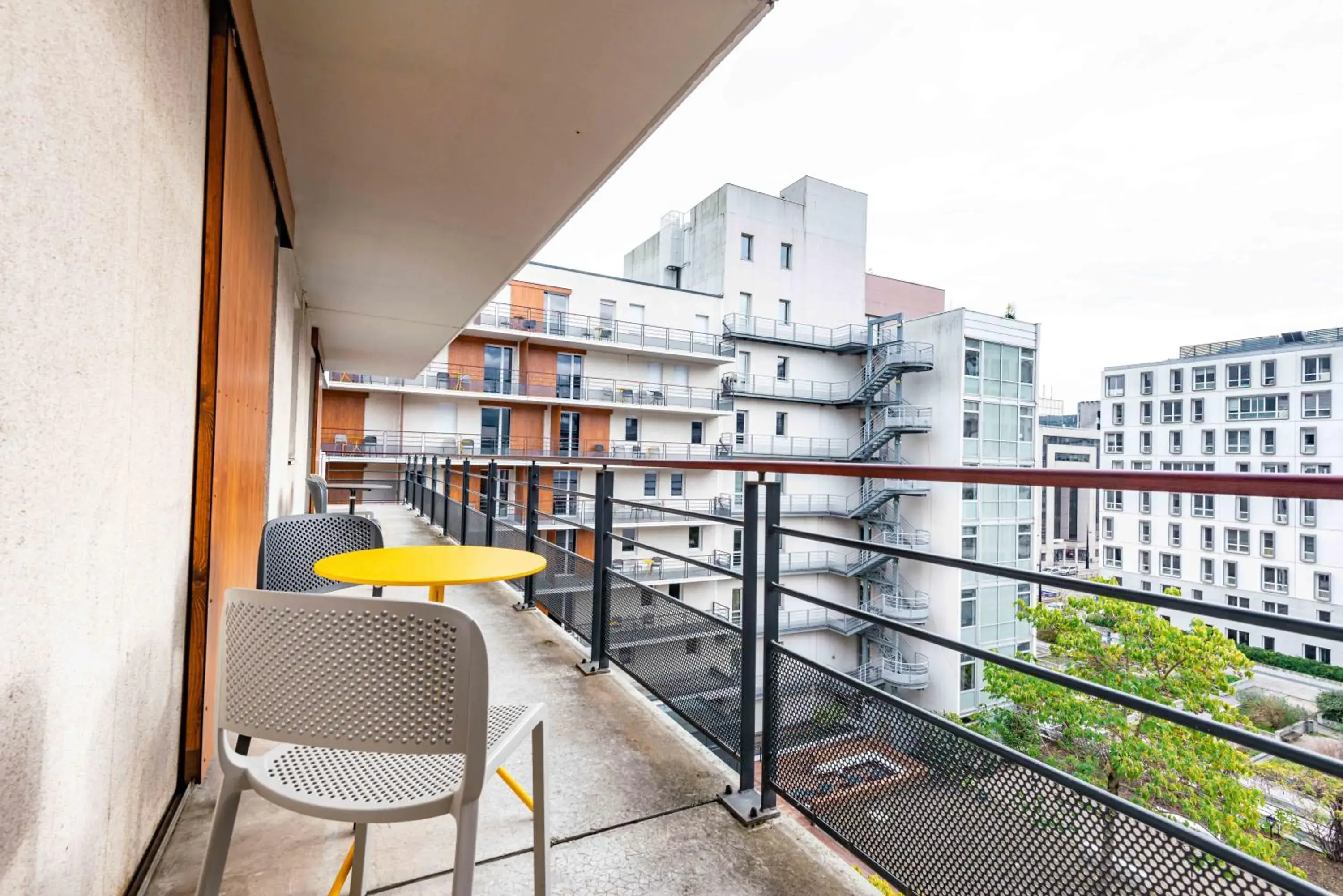Three-Bedroom Apartment (5-7 Adults) in Apparthotel Le Hüb Grenoble Three-Bedroom Apartment (5-7 Adults) in Apparthotel Le Hüb Grenoble