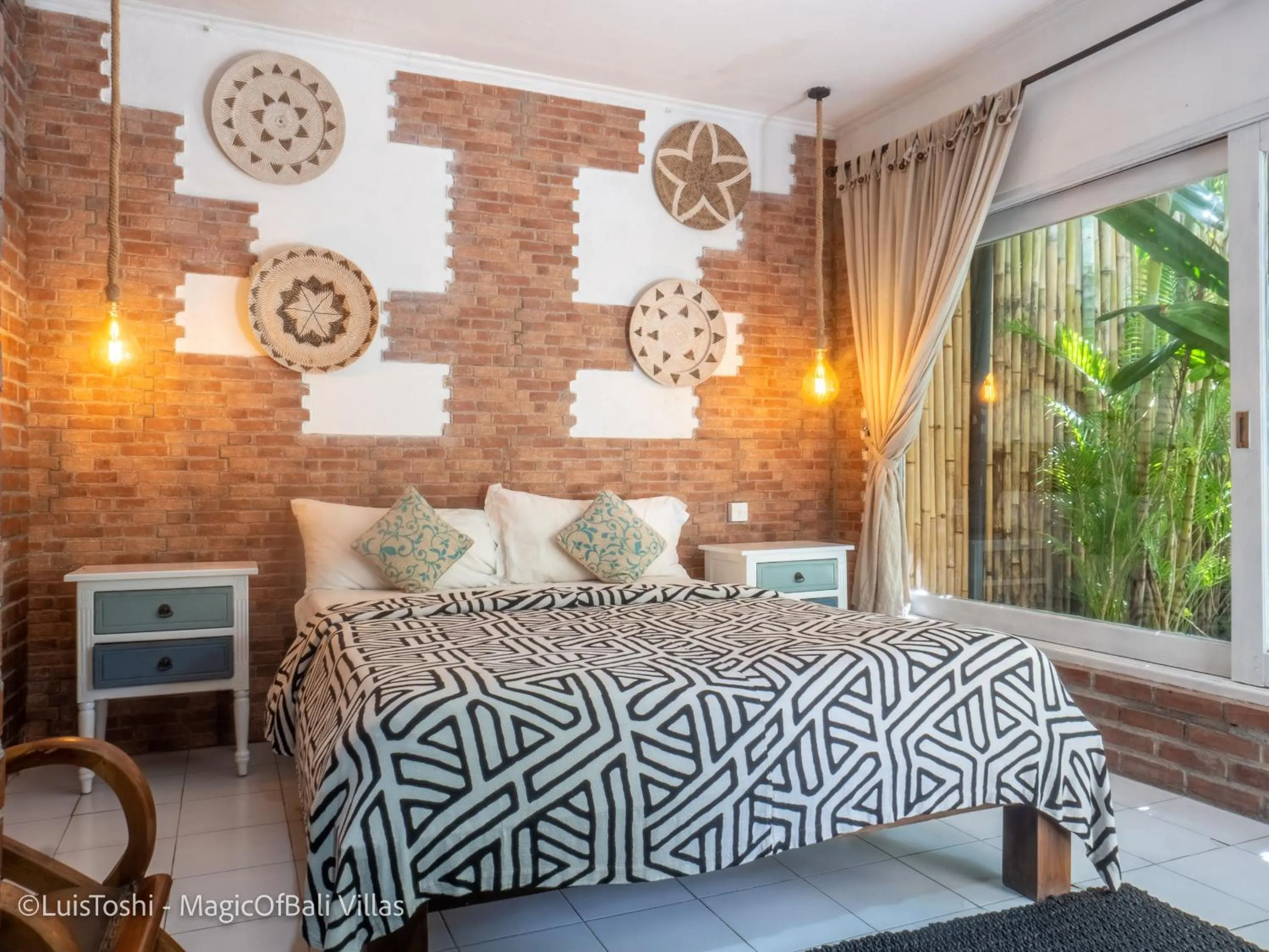 Bed in The Ocean Luxury Villas