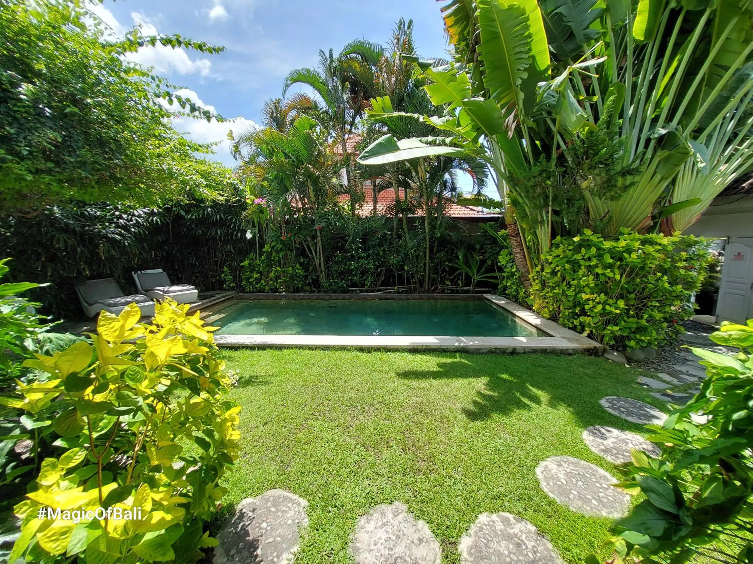 Garden view in The Ocean Luxury Villas